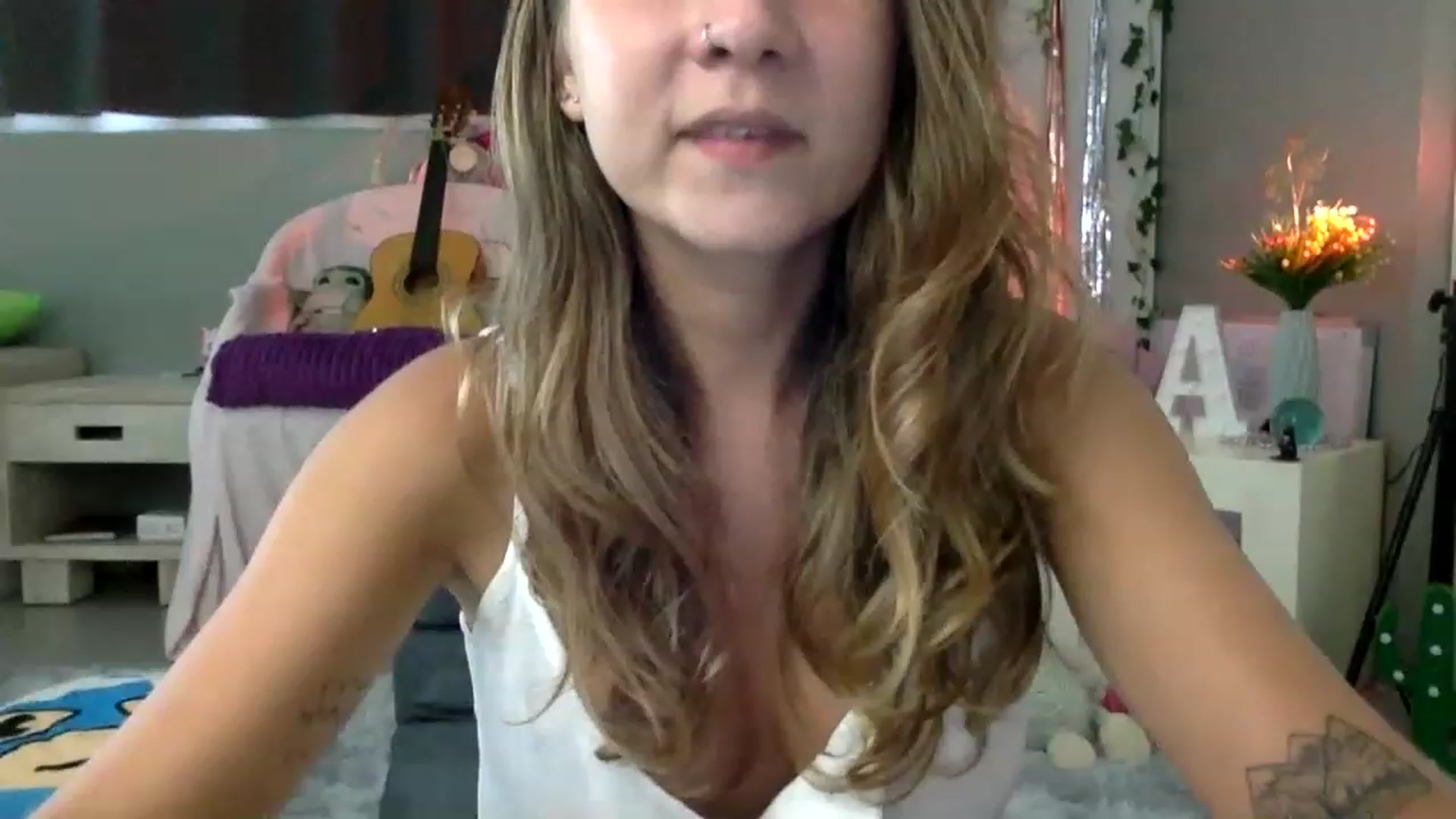 Gallery image thumbnail from Qi_ra's myfreecams stream on, 02/04/2023, 03:02 image 16 of 20
