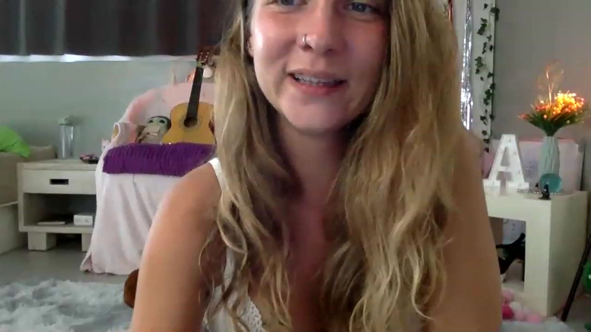 Gallery image thumbnail from Qi_ra's myfreecams stream on, 02/08/2023, 02:57 image 16 of 20