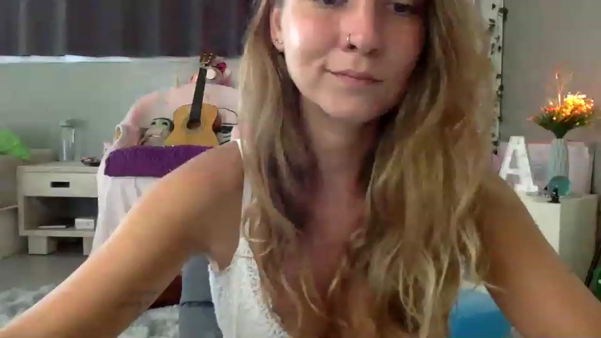 Gallery image thumbnail from Qi_ra's myfreecams stream on, 02/08/2023, 02:57 image 13 of 20