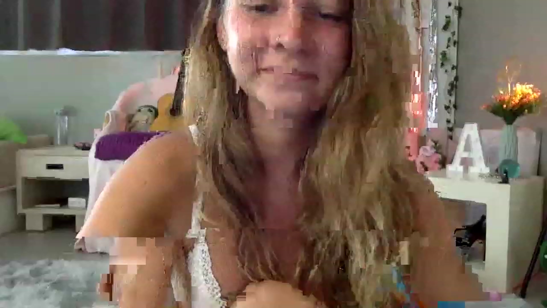 Gallery image thumbnail from Qi_ra's myfreecams stream on, 02/08/2023, 02:57 image 14 of 20