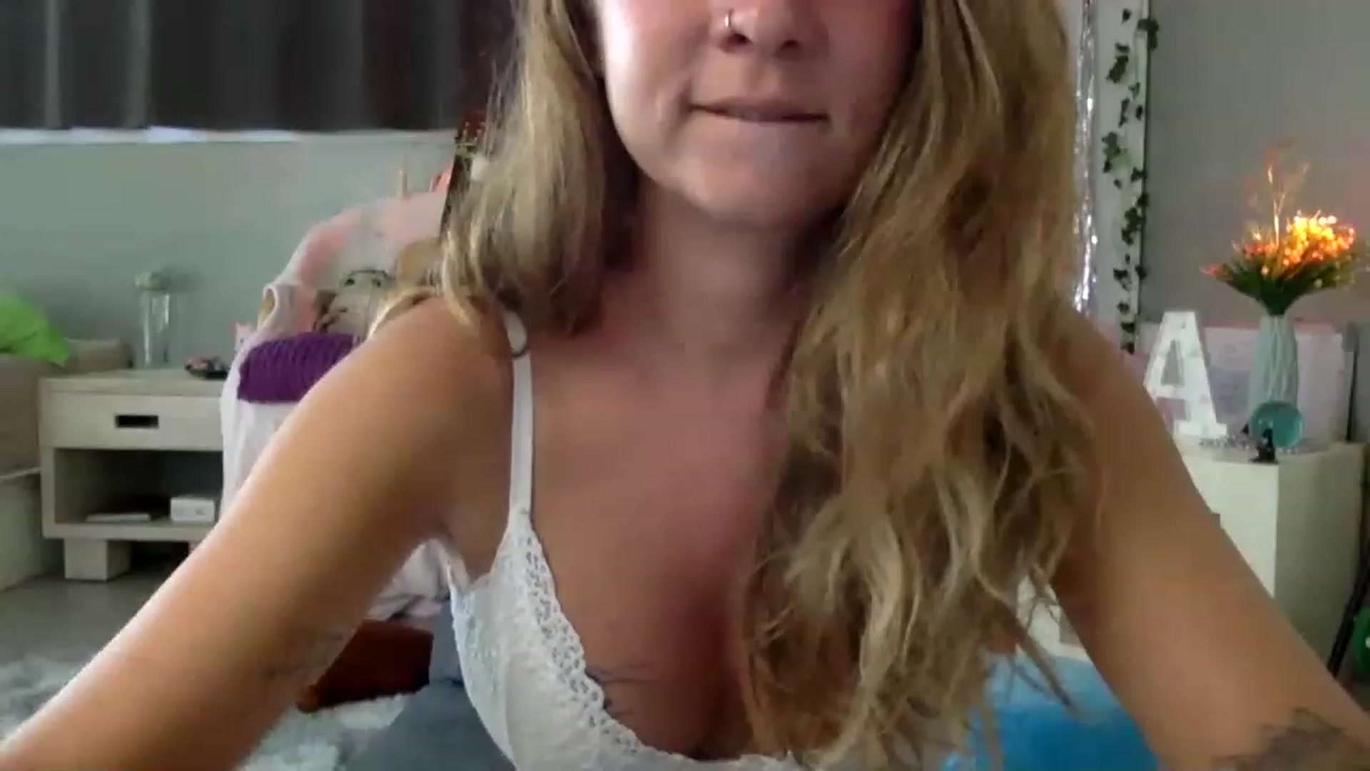Gallery image thumbnail from Qi_ra's myfreecams stream on, 02/08/2023, 02:57 image 7 of 20