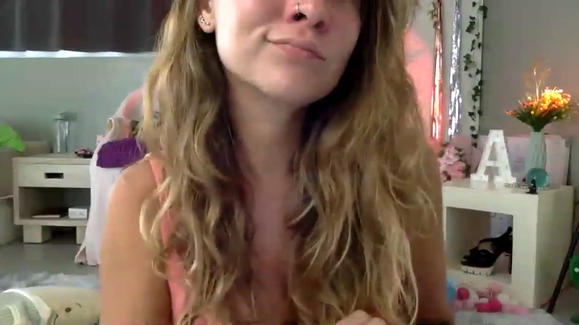 Gallery image thumbnail from Qi_ra's myfreecams stream on, 02/08/2023, 06:21 image 4 of 20