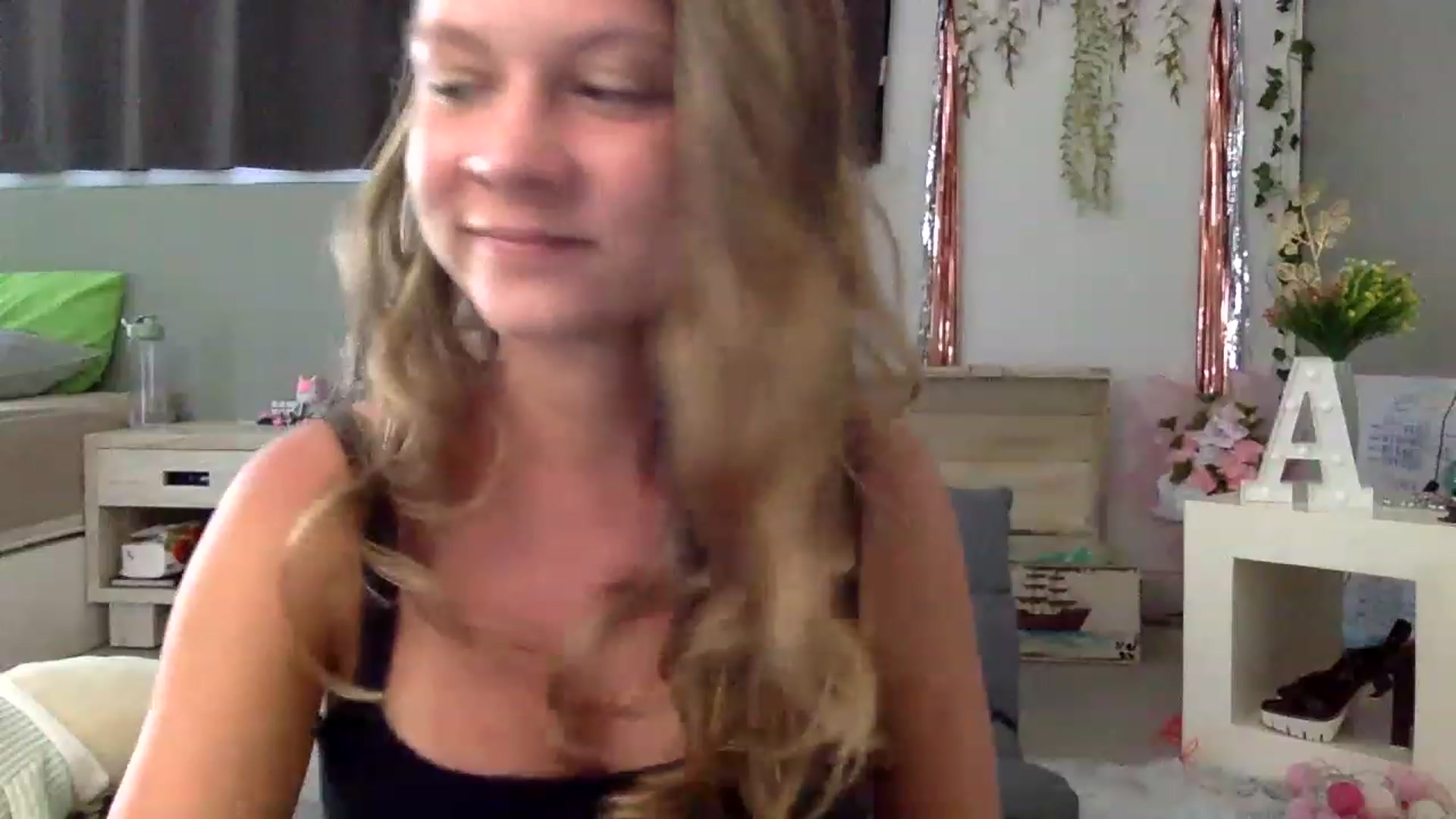 Gallery image thumbnail from Qi_ra's myfreecams stream on, 02/19/2023, 02:44 image 15 of 20