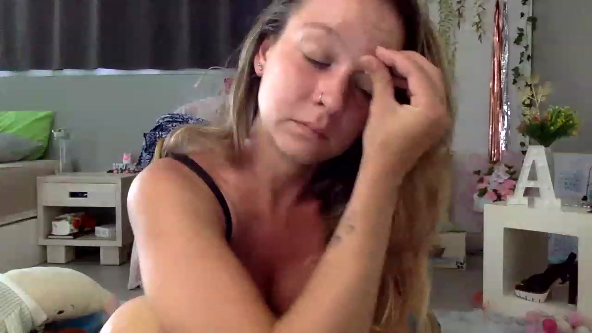 Gallery image thumbnail from Qi_ra's myfreecams stream on, 02/19/2023, 02:44 image 10 of 20