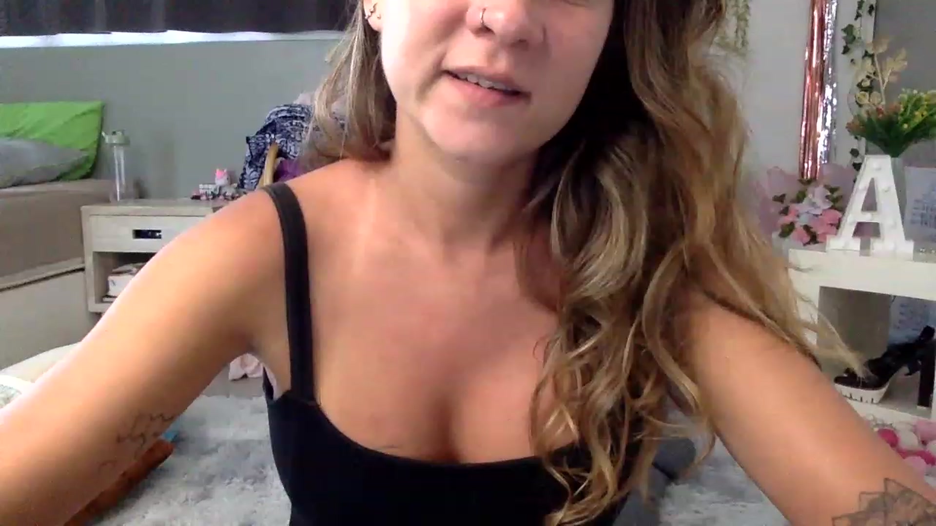 Gallery image thumbnail from Qi_ra's myfreecams stream on, 02/19/2023, 06:51 image 17 of 20