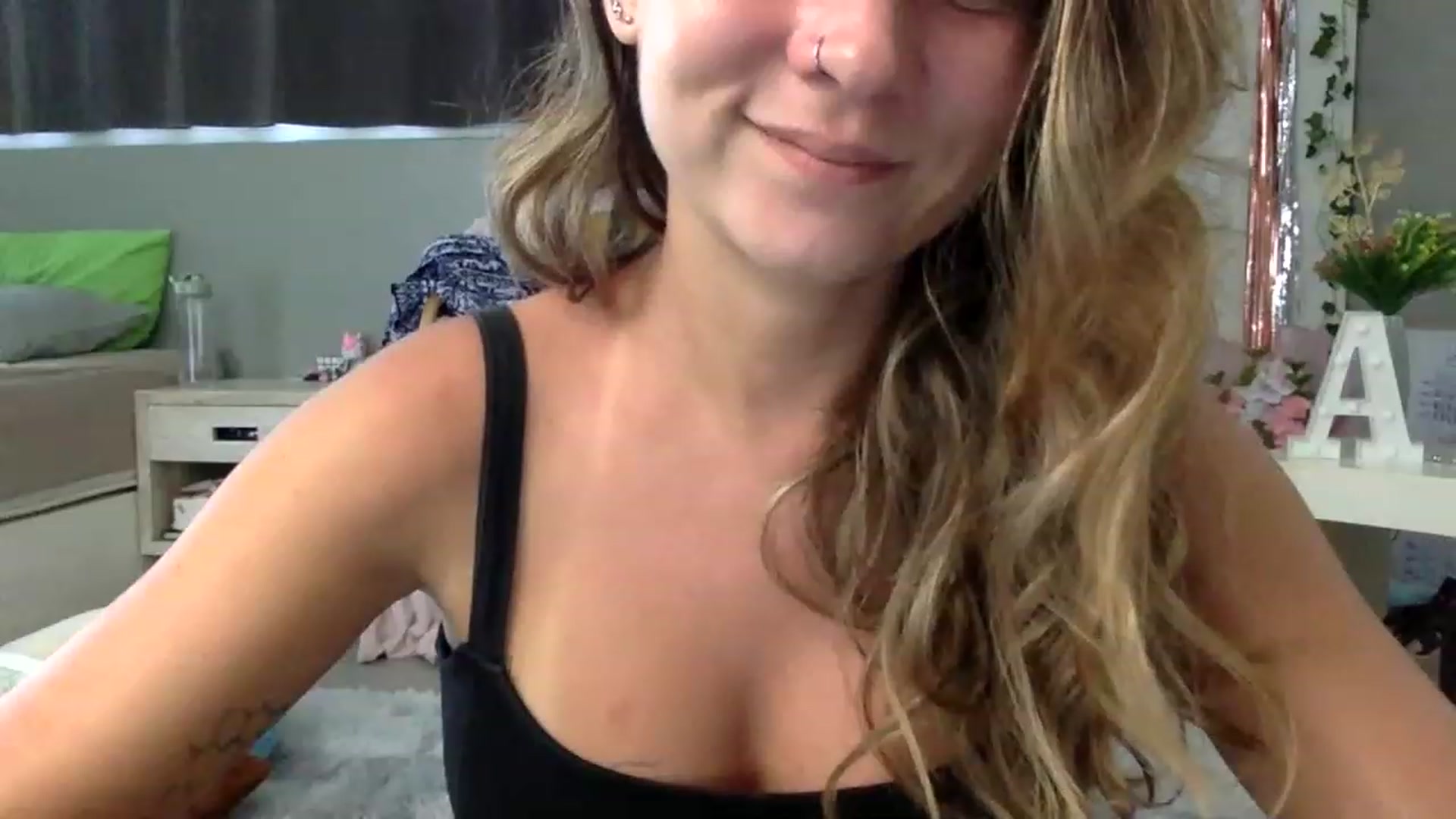 Gallery image thumbnail from Qi_ra's myfreecams stream on, 02/19/2023, 06:51 image 3 of 20