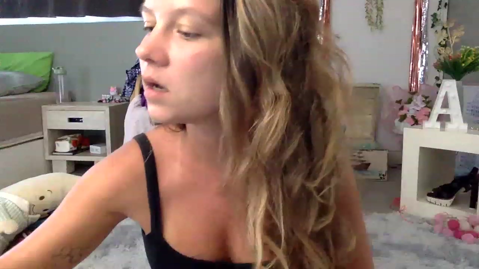Gallery image thumbnail from Qi_ra's myfreecams stream on, 02/19/2023, 06:51 image 20 of 20