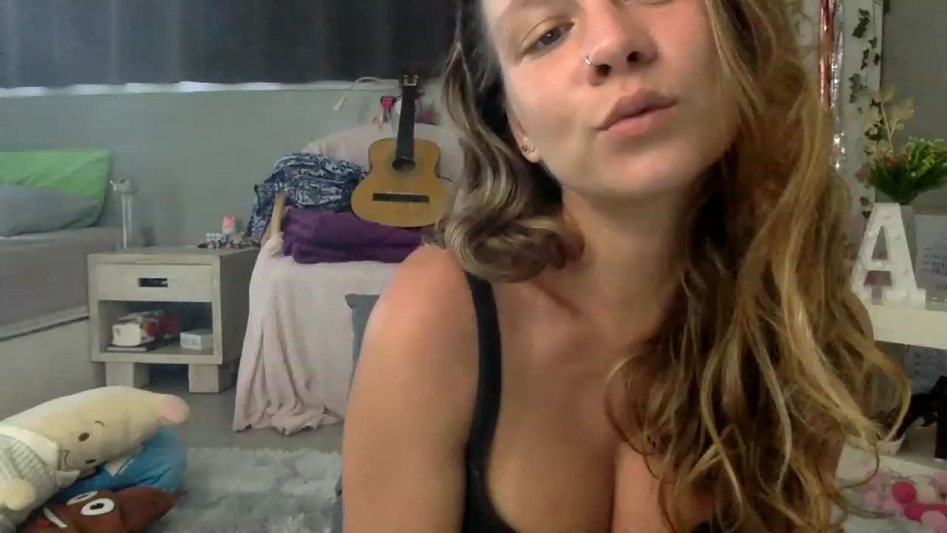 Gallery image thumbnail from Qi_ra's myfreecams stream on, 02/19/2023, 06:51 image 5 of 20