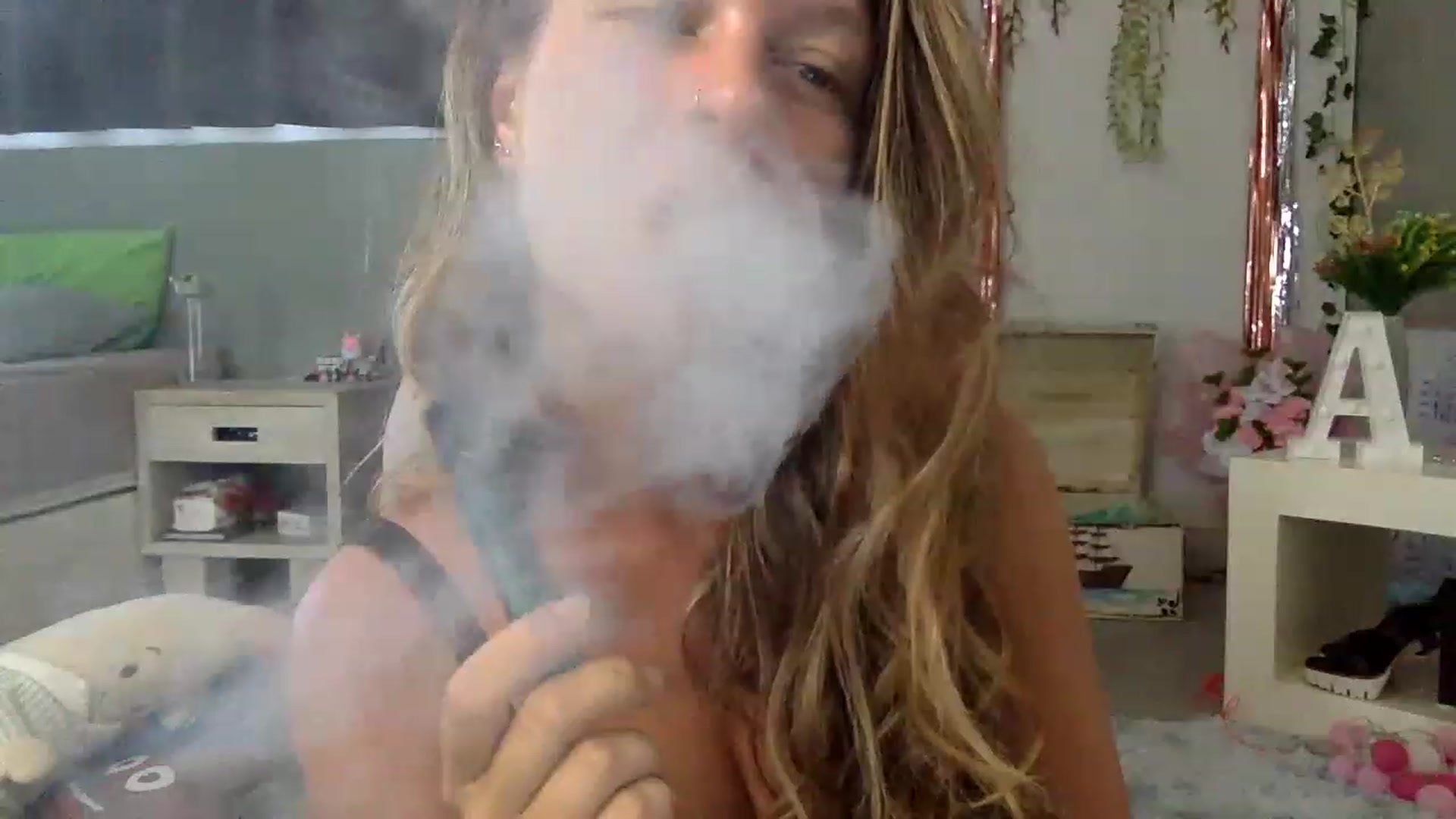 Gallery image thumbnail from Qi_ra's myfreecams stream on, 02/19/2023, 06:51 image 7 of 20