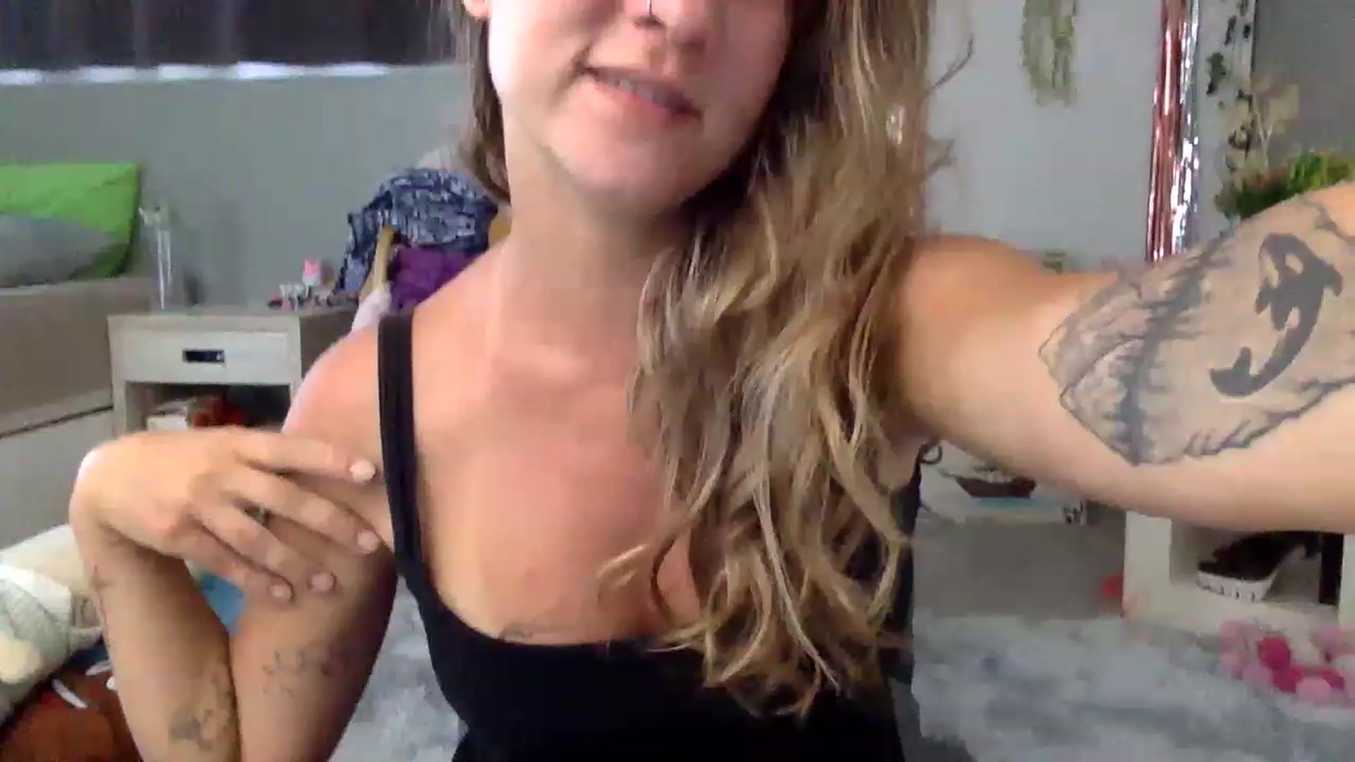 Gallery image thumbnail from Qi_ra's myfreecams stream on, 02/19/2023, 06:51 image 11 of 20