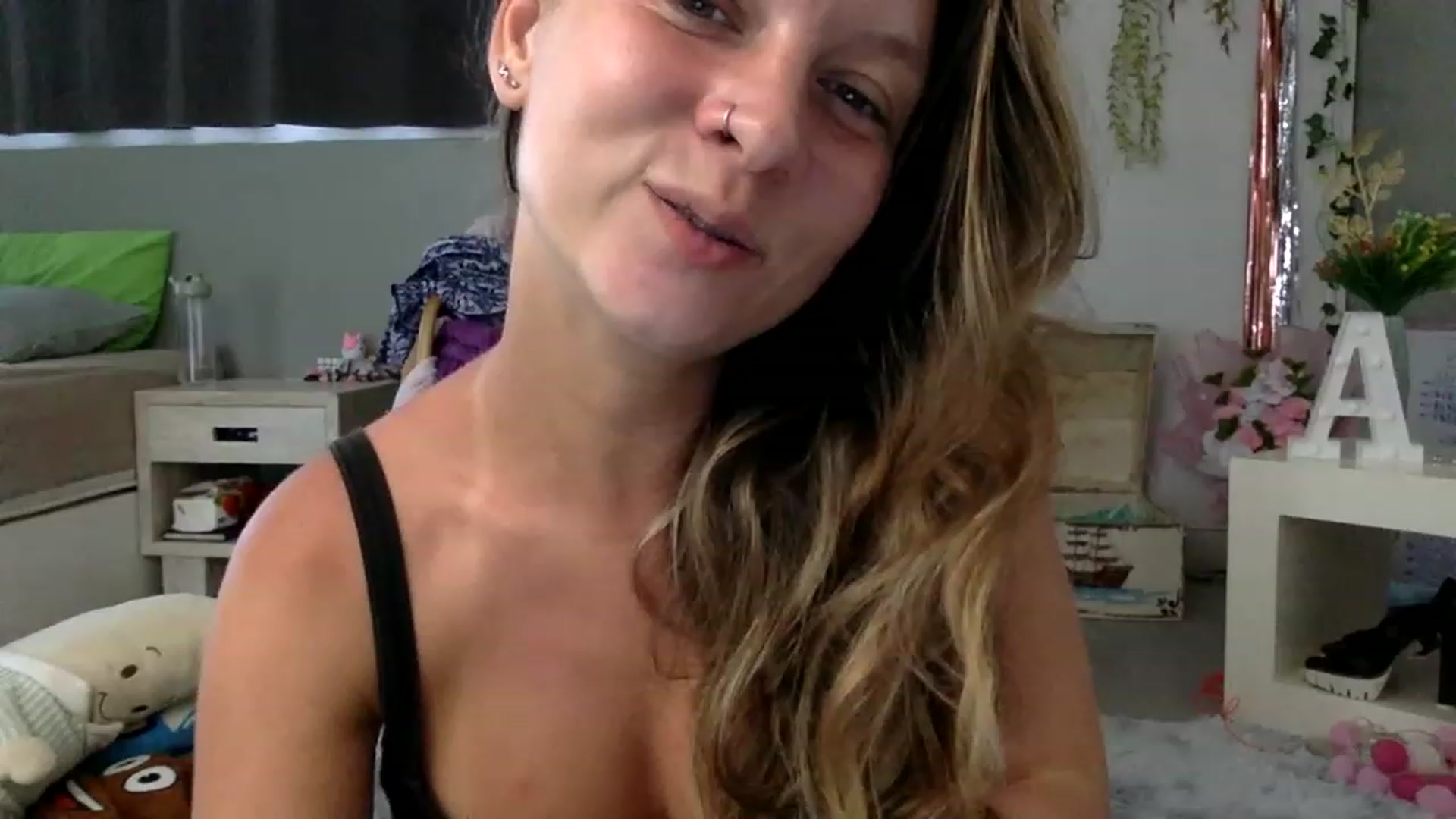 Gallery image thumbnail from Qi_ra's myfreecams stream on, 02/19/2023, 06:51 image 1 of 20
