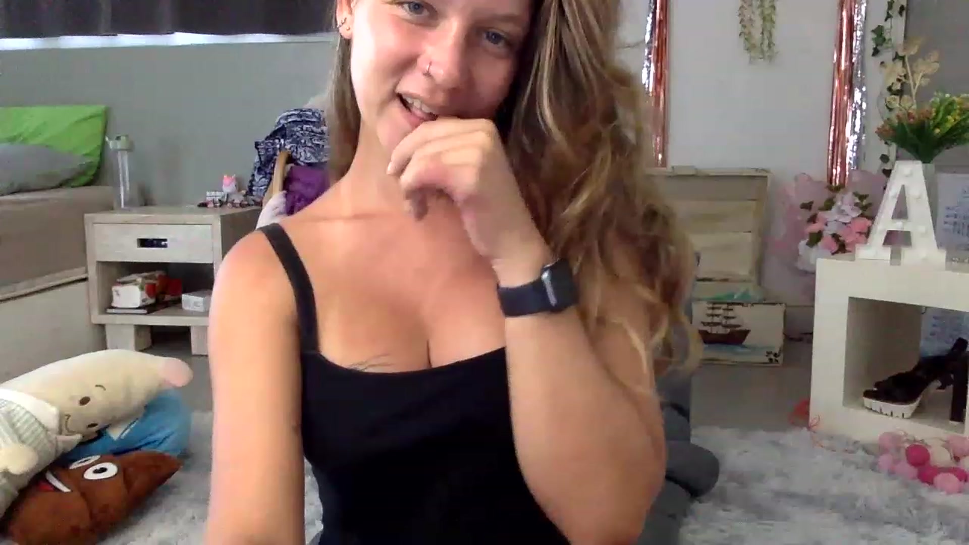 Gallery image thumbnail from Qi_ra's myfreecams stream on, 02/19/2023, 06:51 image 15 of 20
