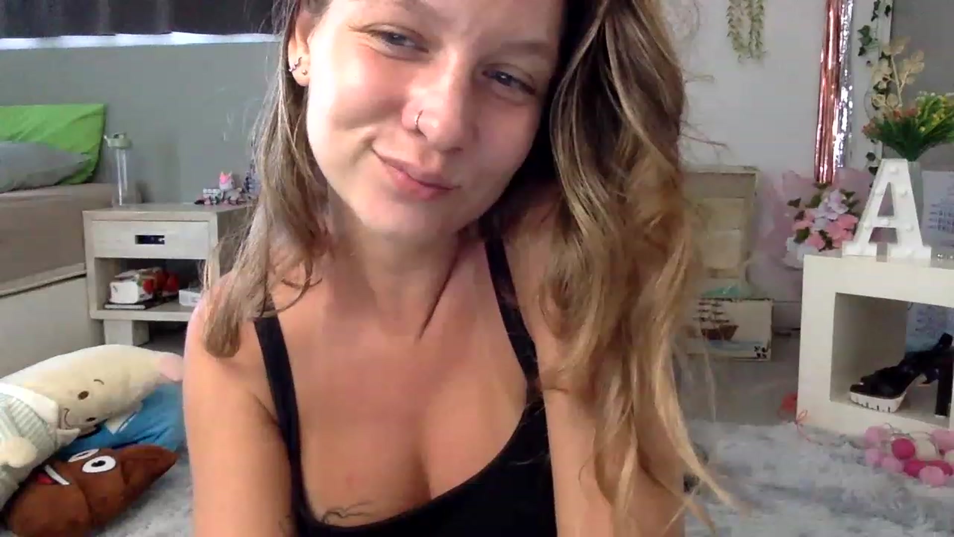 Gallery image thumbnail from Qi_ra's myfreecams stream on, 02/19/2023, 06:51 image 18 of 20