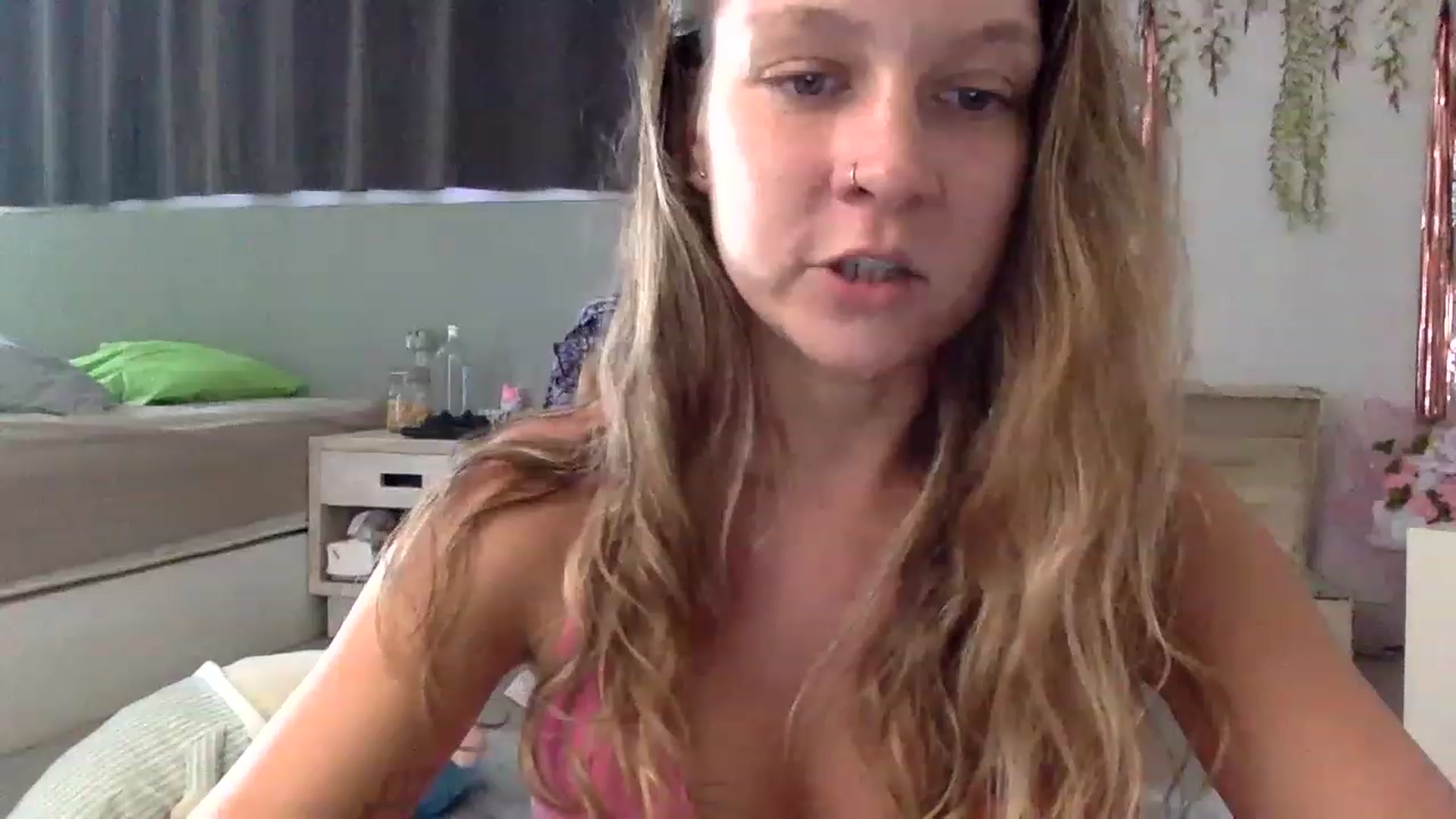 Gallery image thumbnail from Qi_ra's myfreecams stream on, 02/20/2023, 02:47 image 8 of 20