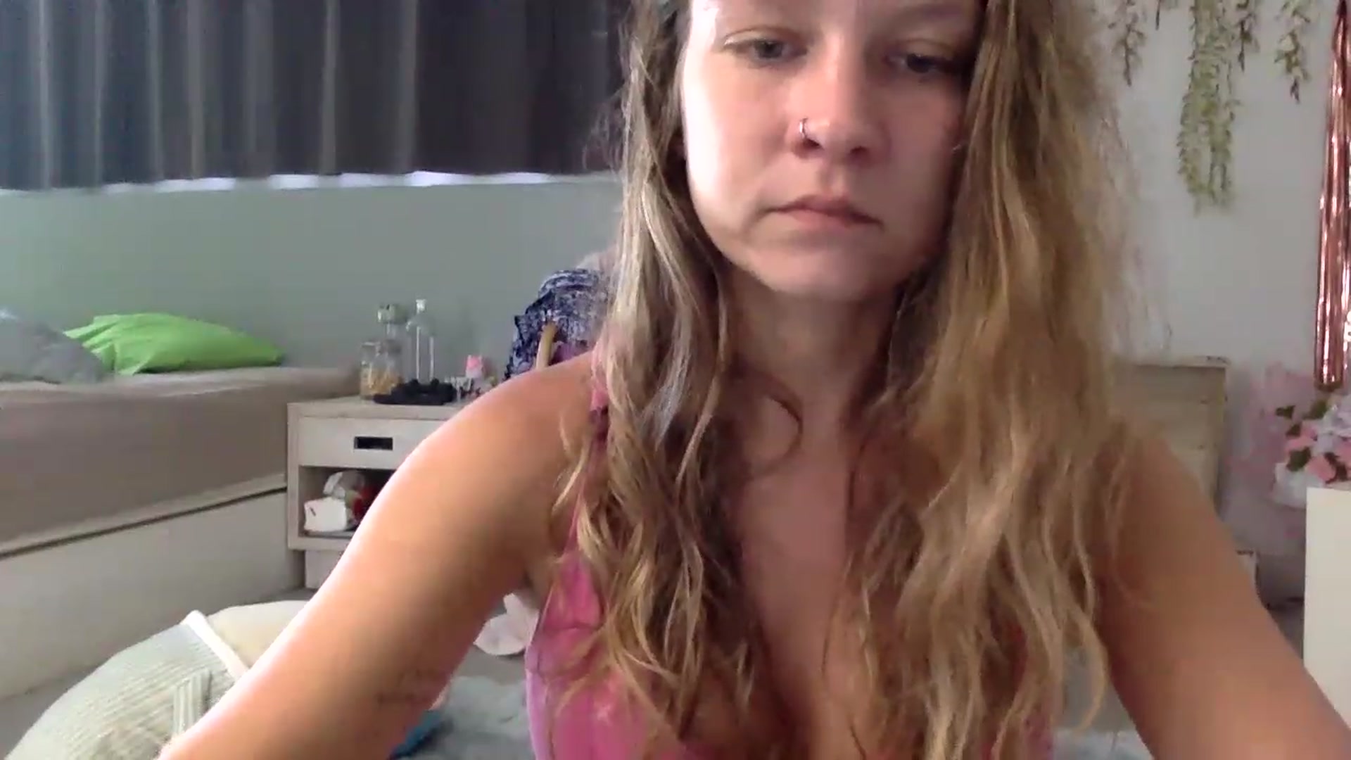 Gallery image thumbnail from Qi_ra's myfreecams stream on, 02/20/2023, 02:47 image 17 of 20