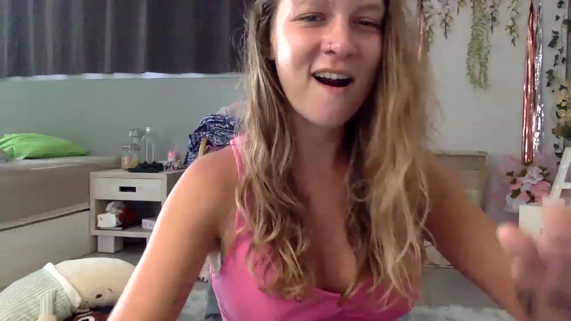Gallery image thumbnail from Qi_ra's myfreecams stream on, 02/20/2023, 02:47 image 2 of 20