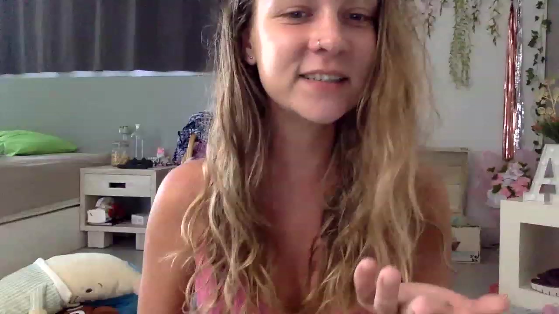 Gallery image thumbnail from Qi_ra's myfreecams stream on, 02/20/2023, 02:47 image 1 of 20