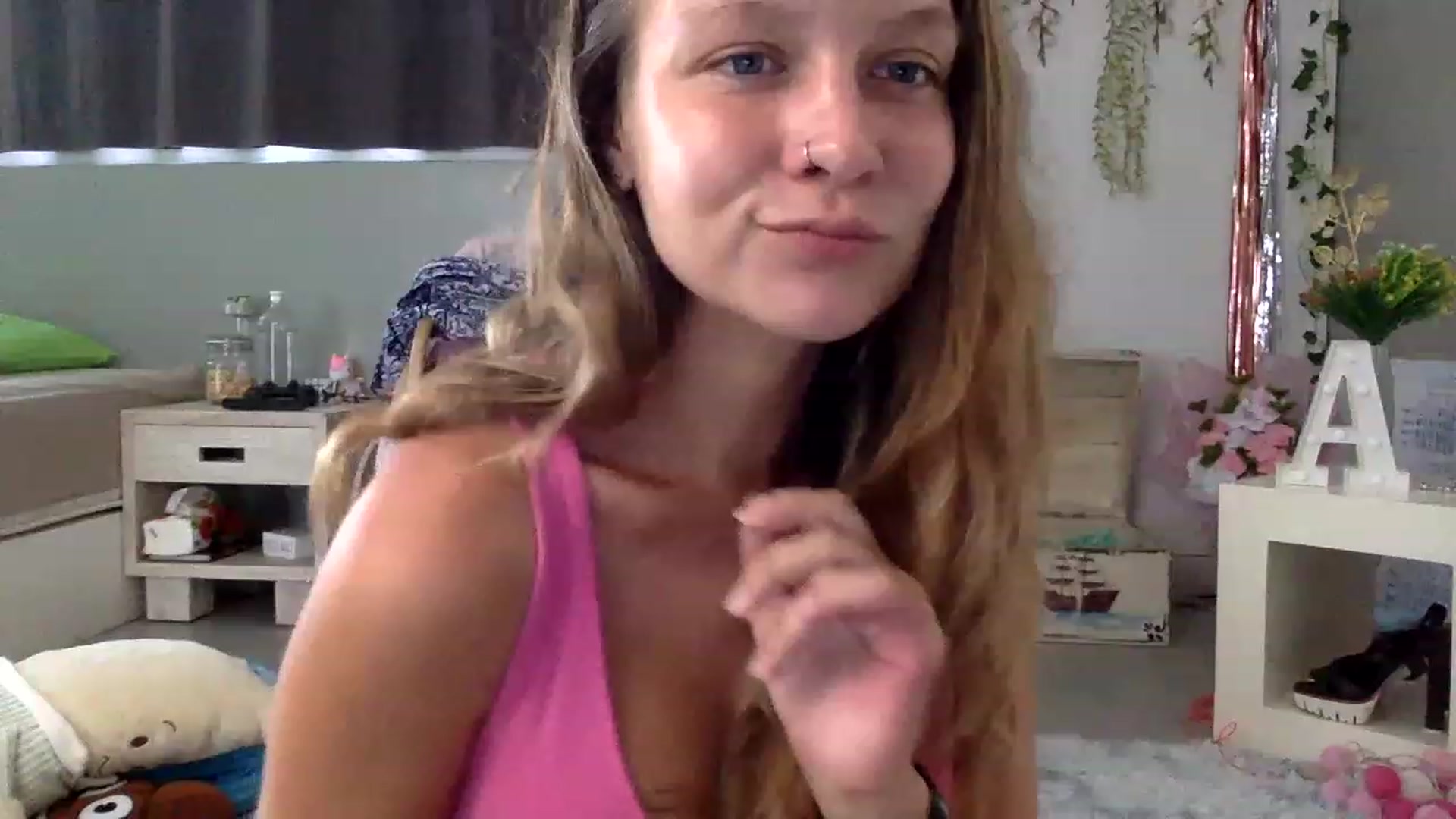 Gallery image thumbnail from Qi_ra's myfreecams stream on, 02/20/2023, 04:49 image 9 of 20