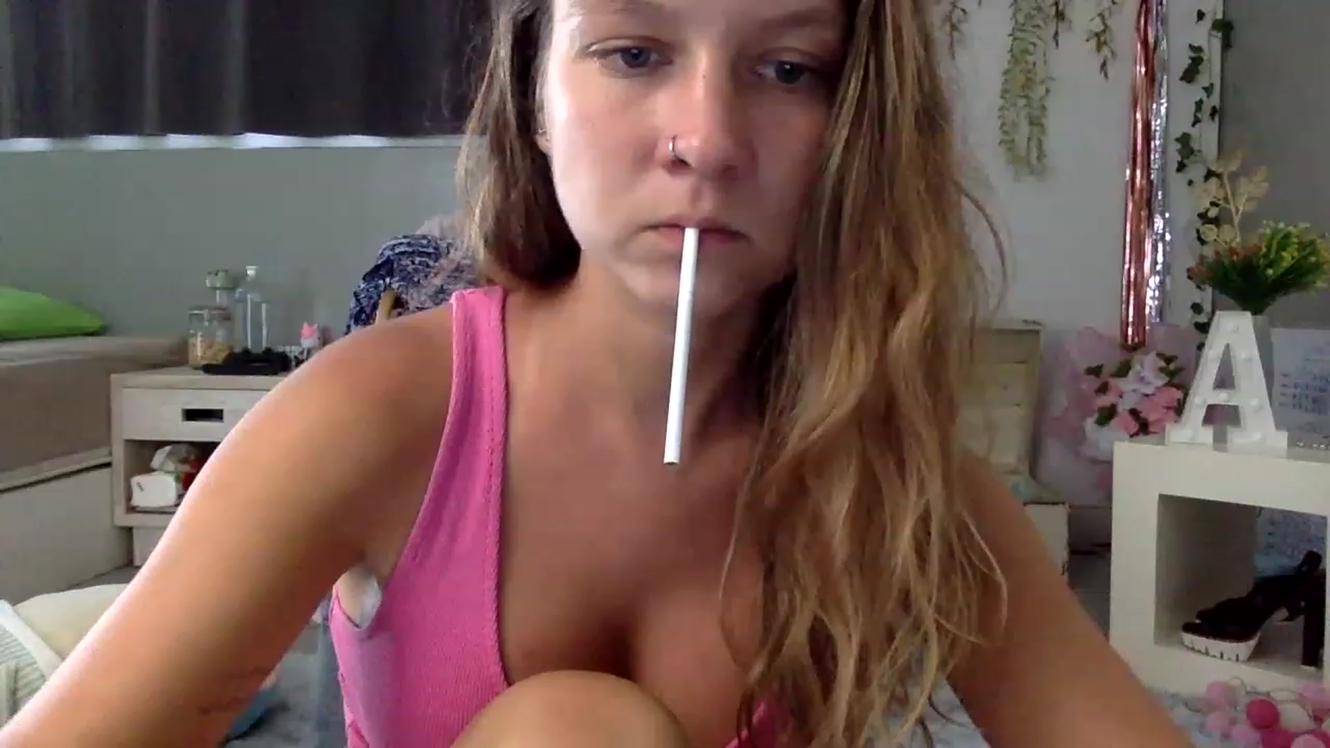 Gallery image thumbnail from Qi_ra's myfreecams stream on, 02/20/2023, 04:49 image 5 of 20