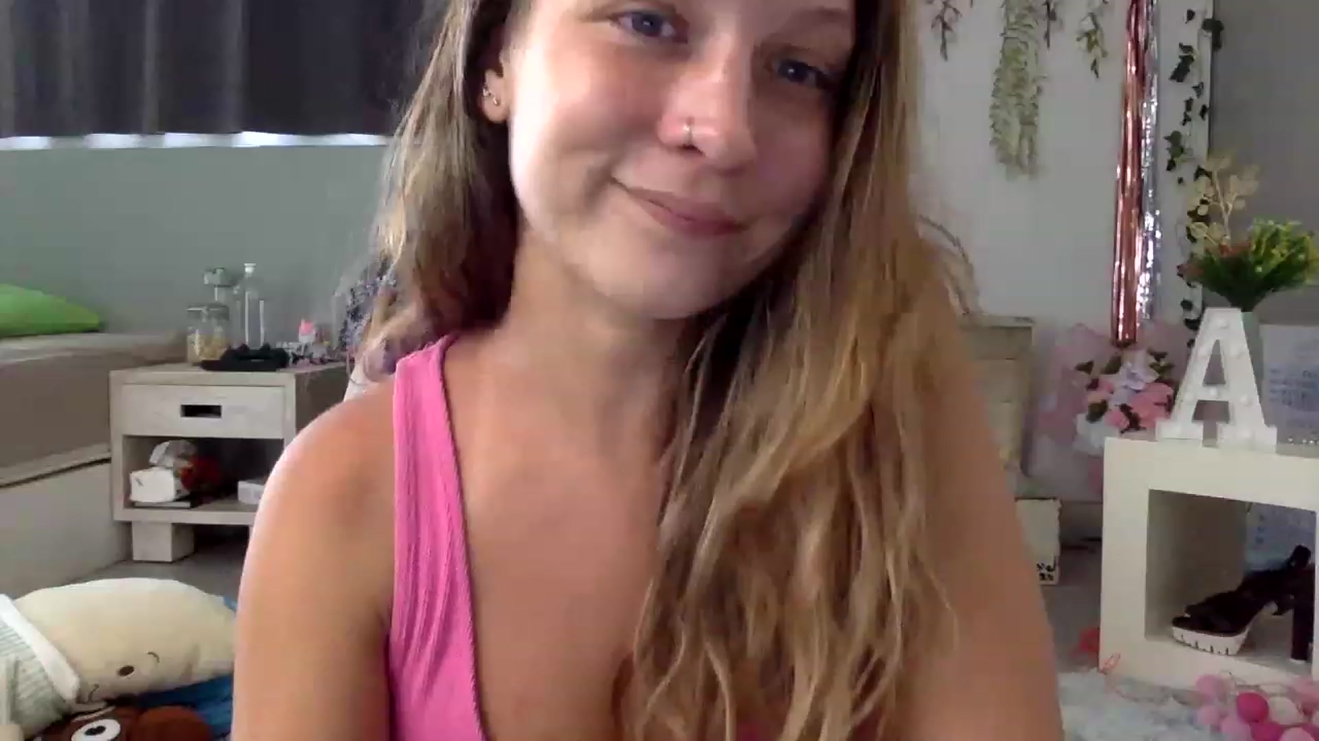 Gallery image thumbnail from Qi_ra's myfreecams stream on, 02/20/2023, 04:49 image 7 of 20