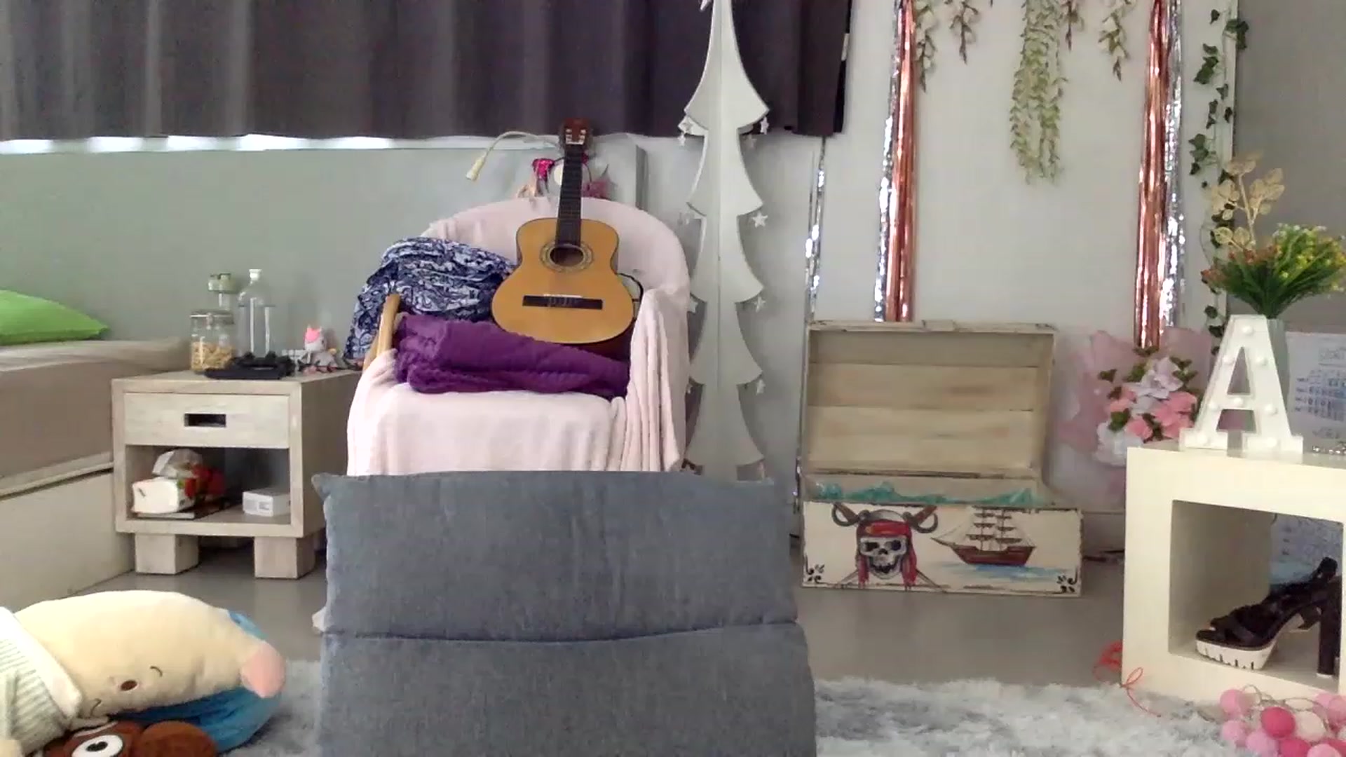 Gallery image thumbnail from Qi_ra's myfreecams stream on, 02/20/2023, 04:49 image 10 of 20