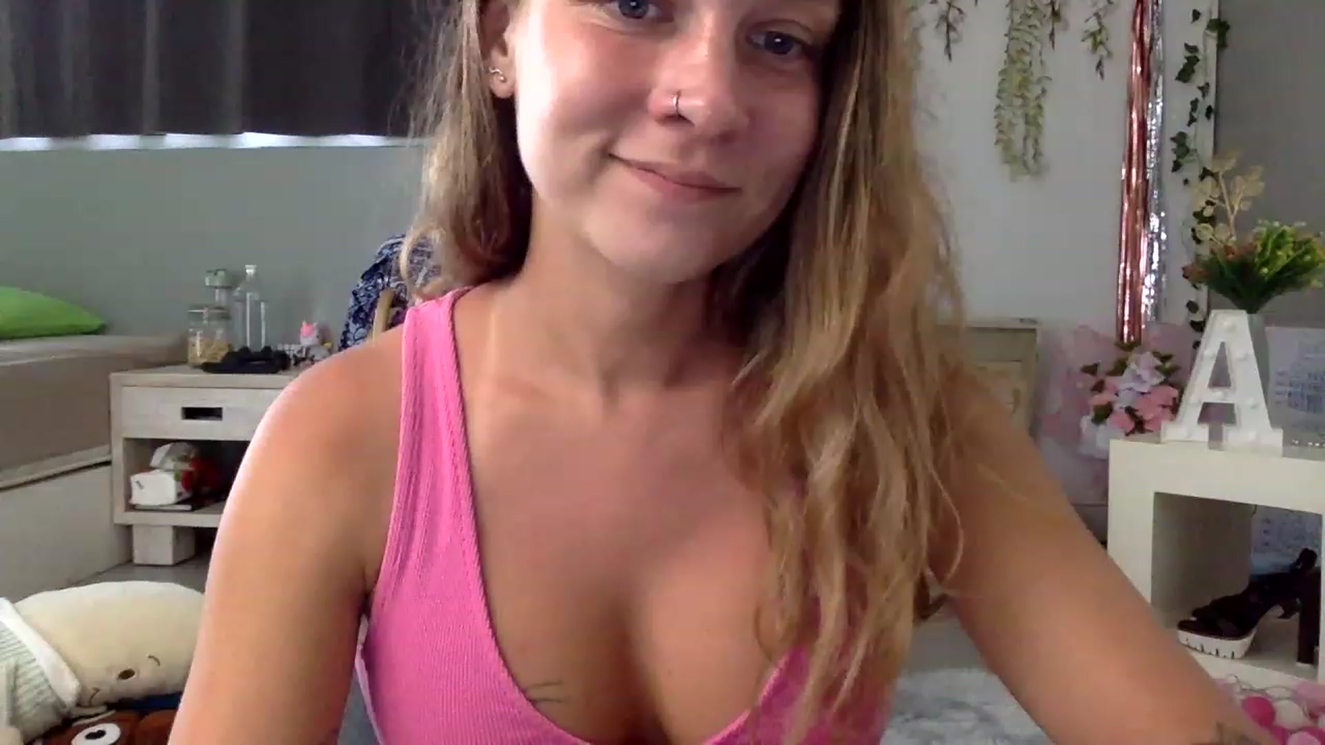 Gallery image thumbnail from Qi_ra's myfreecams stream on, 02/20/2023, 04:49 image 20 of 20