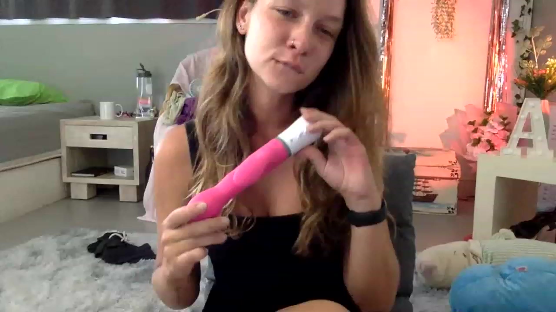 Gallery image thumbnail from Qi_ra's myfreecams stream on, 02/24/2023, 02:55 image 1 of 20