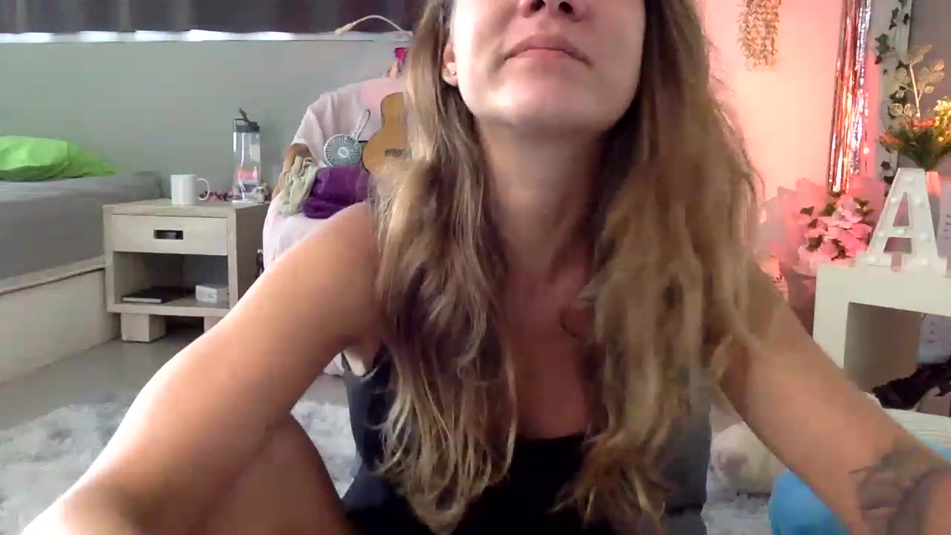 Gallery image thumbnail from Qi_ra's myfreecams stream on, 02/24/2023, 02:55 image 5 of 20