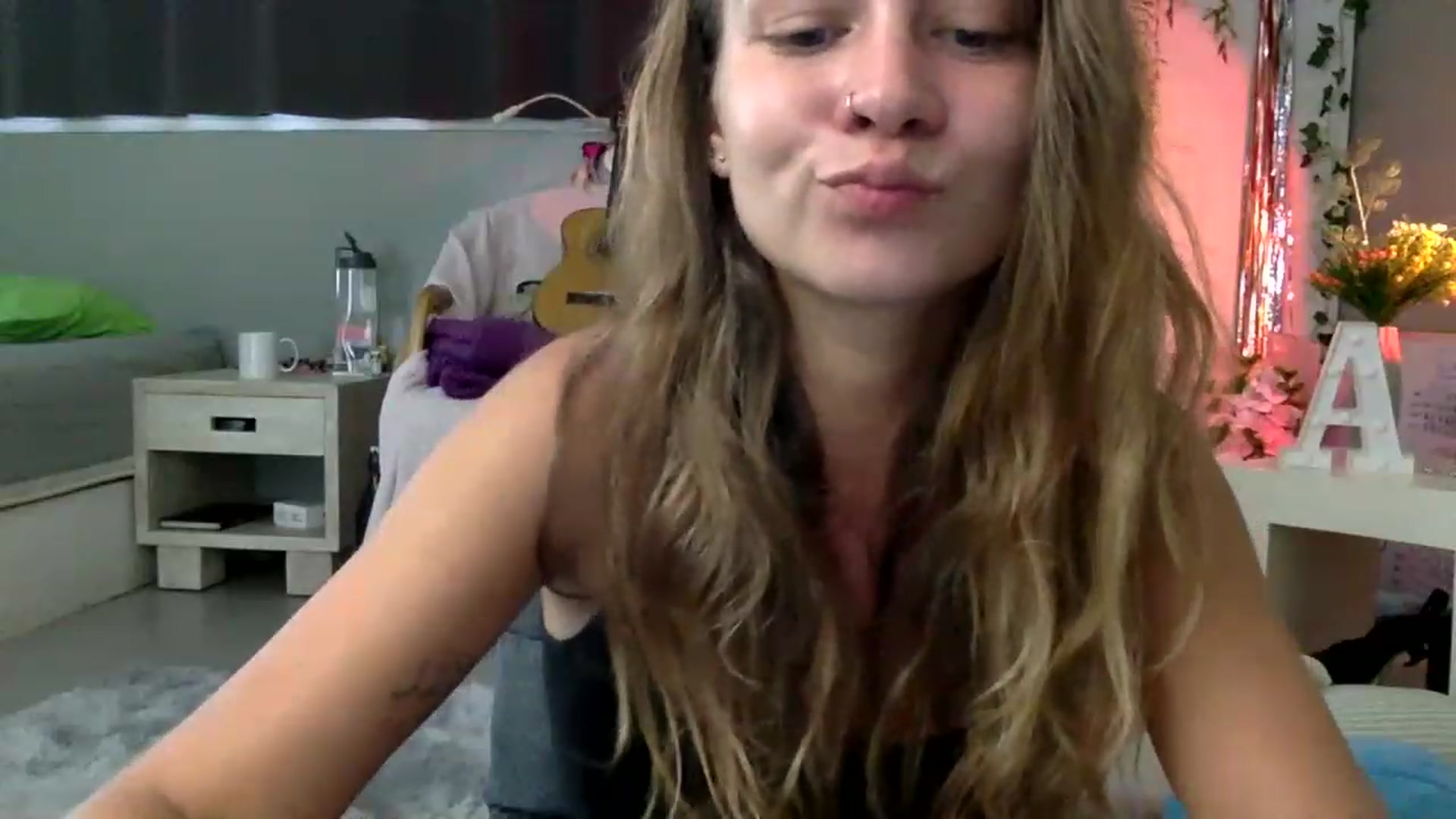 Gallery image thumbnail from Qi_ra's myfreecams stream on, 02/24/2023, 04:05 image 12 of 20