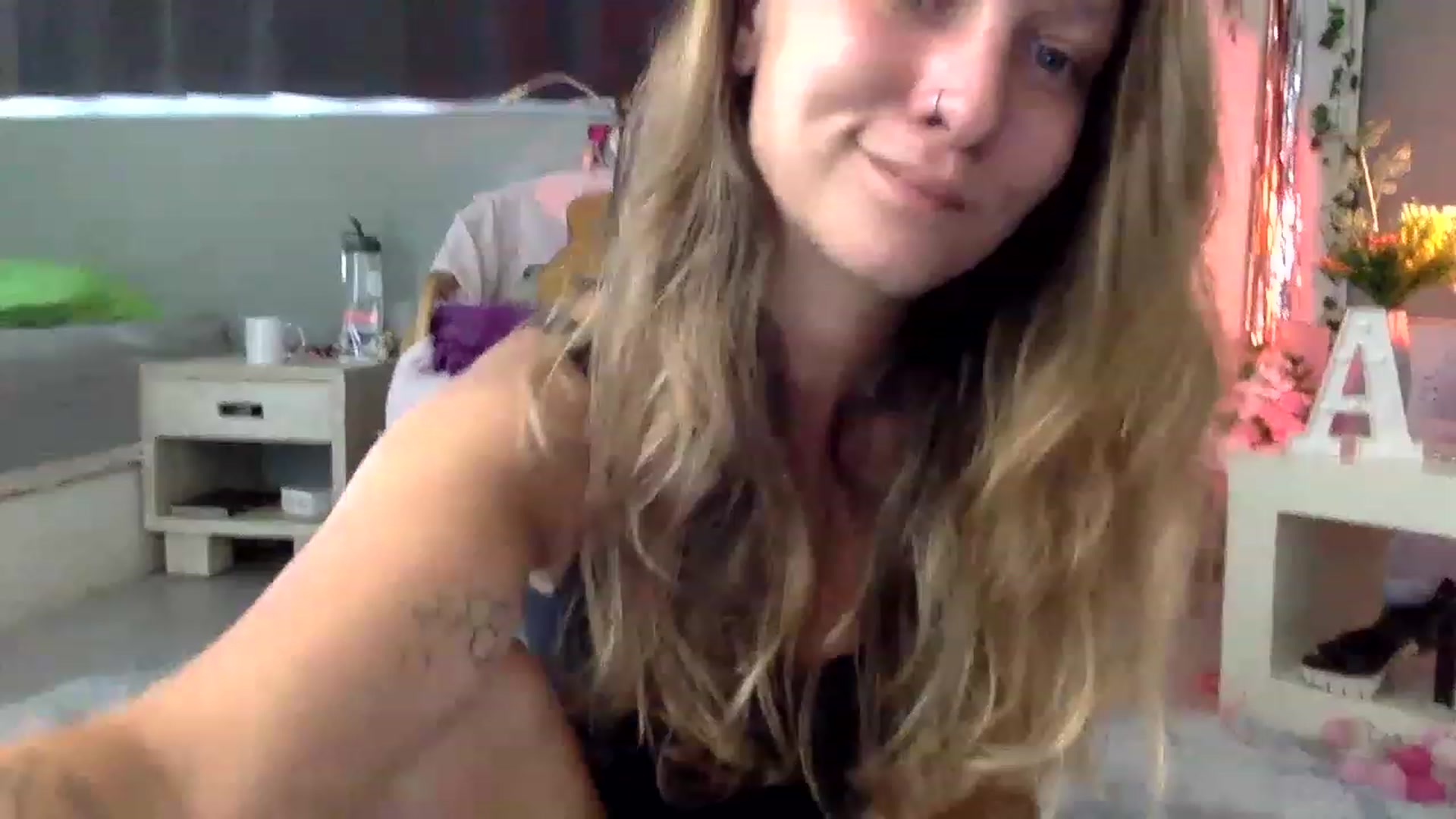 Gallery image thumbnail from Qi_ra's myfreecams stream on, 02/24/2023, 04:05 image 18 of 20