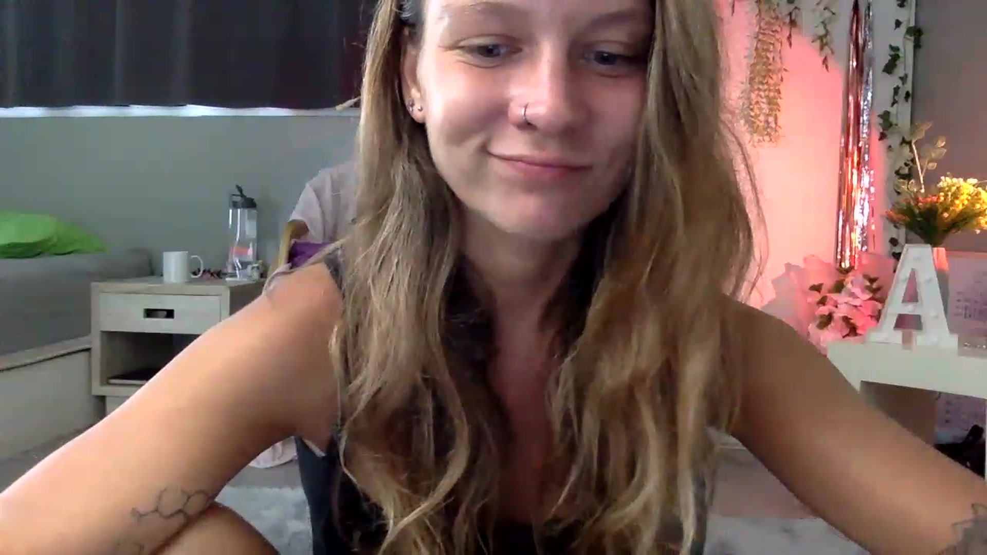 Gallery image thumbnail from Qi_ra's myfreecams stream on, 02/24/2023, 04:05 image 20 of 20