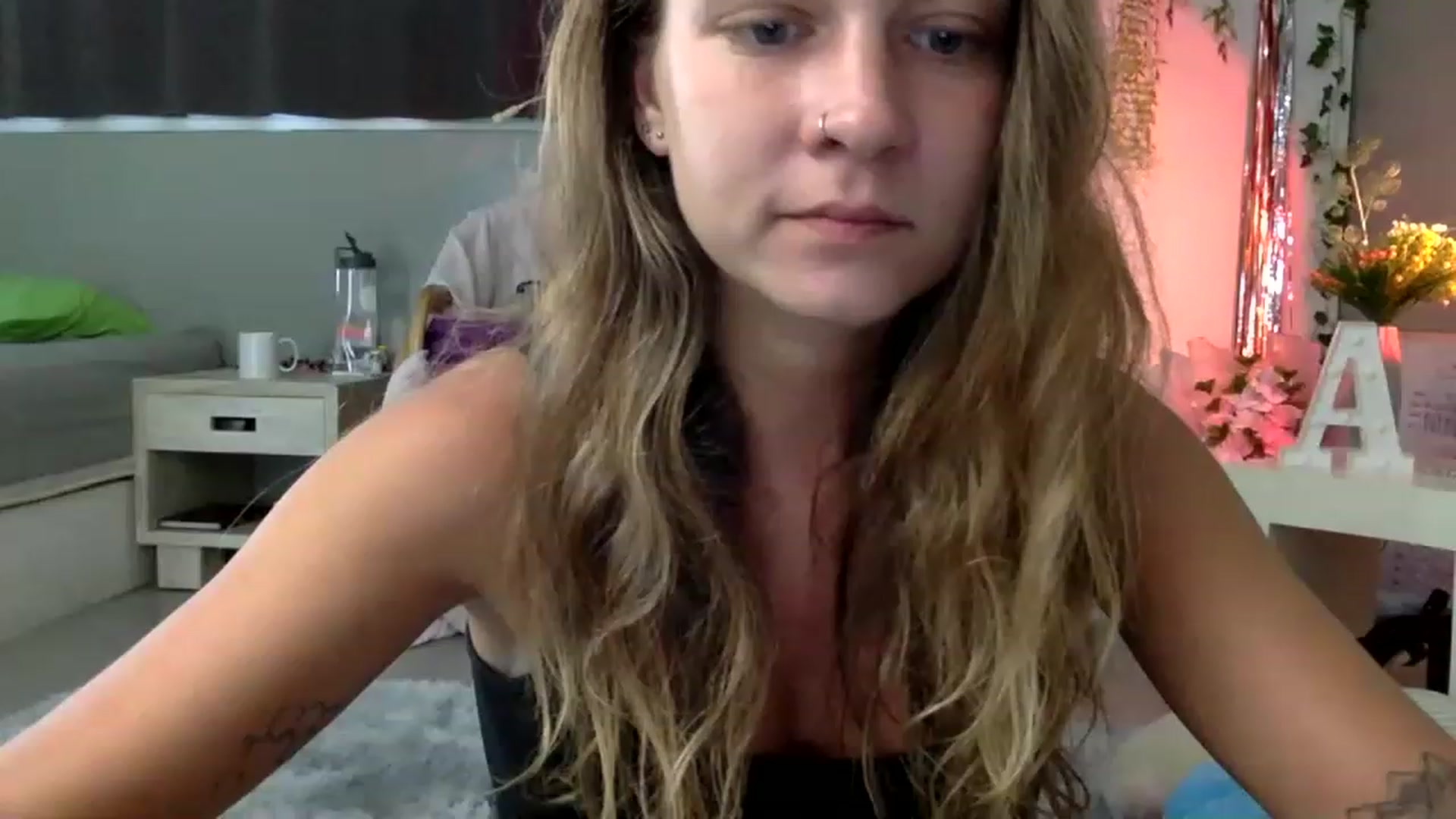 Gallery image thumbnail from Qi_ra's myfreecams stream on, 02/24/2023, 04:05 image 10 of 20