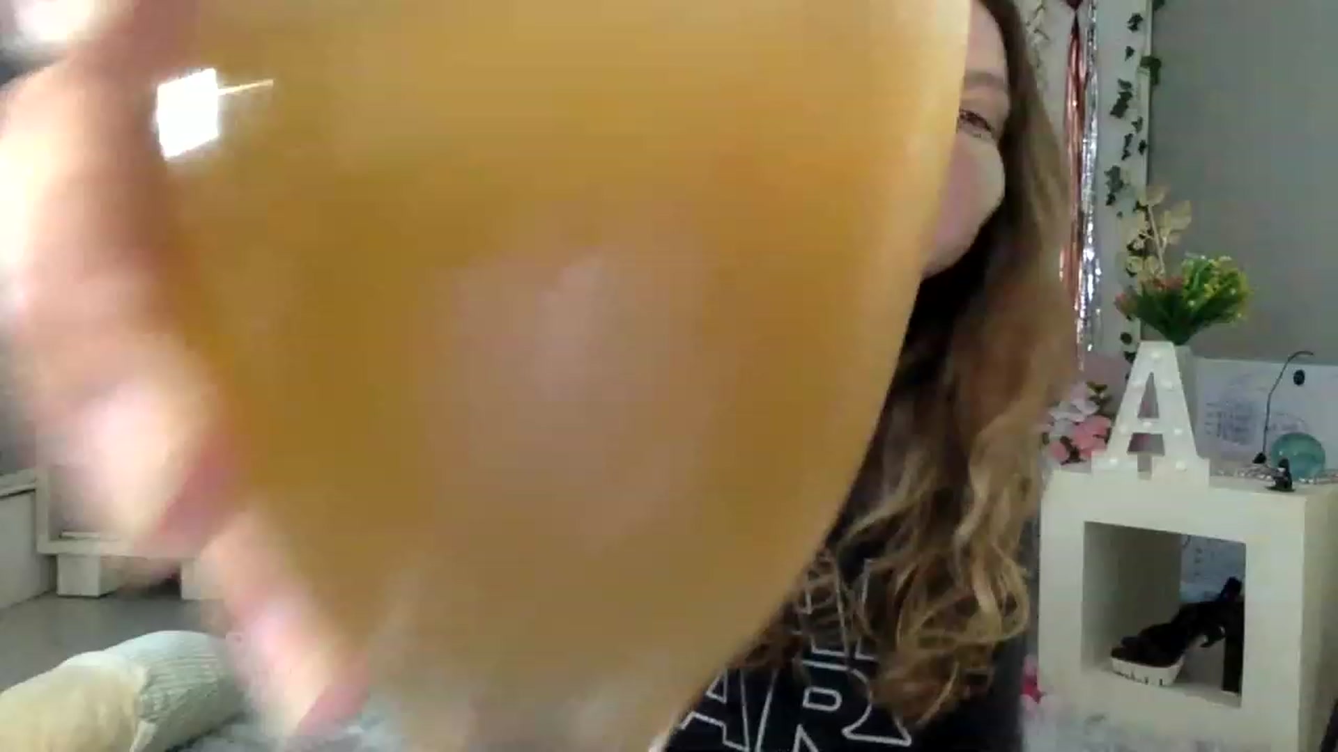 Gallery image thumbnail from Qi_ra's myfreecams stream on, 02/26/2023, 04:32 image 5 of 20