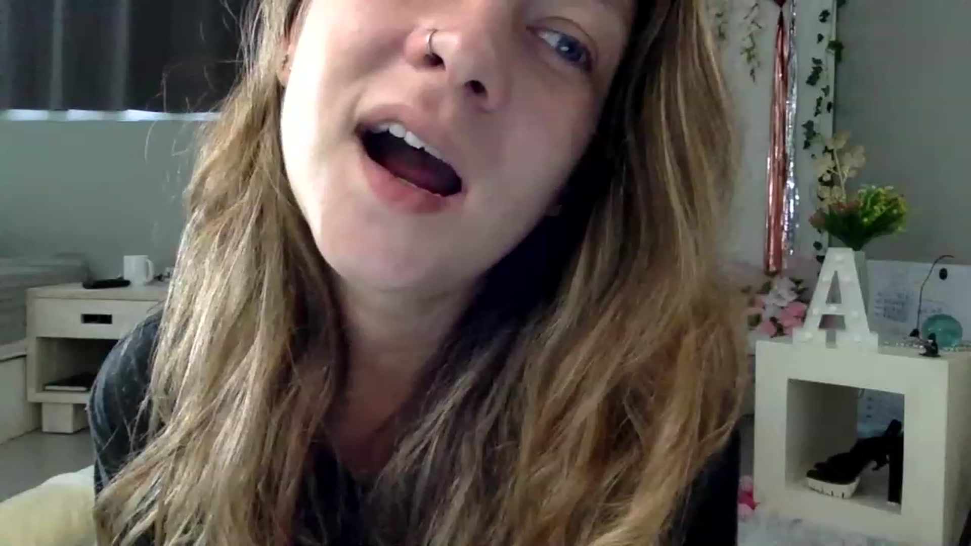 Gallery image thumbnail from Qi_ra's myfreecams stream on, 02/26/2023, 04:32 image 6 of 20