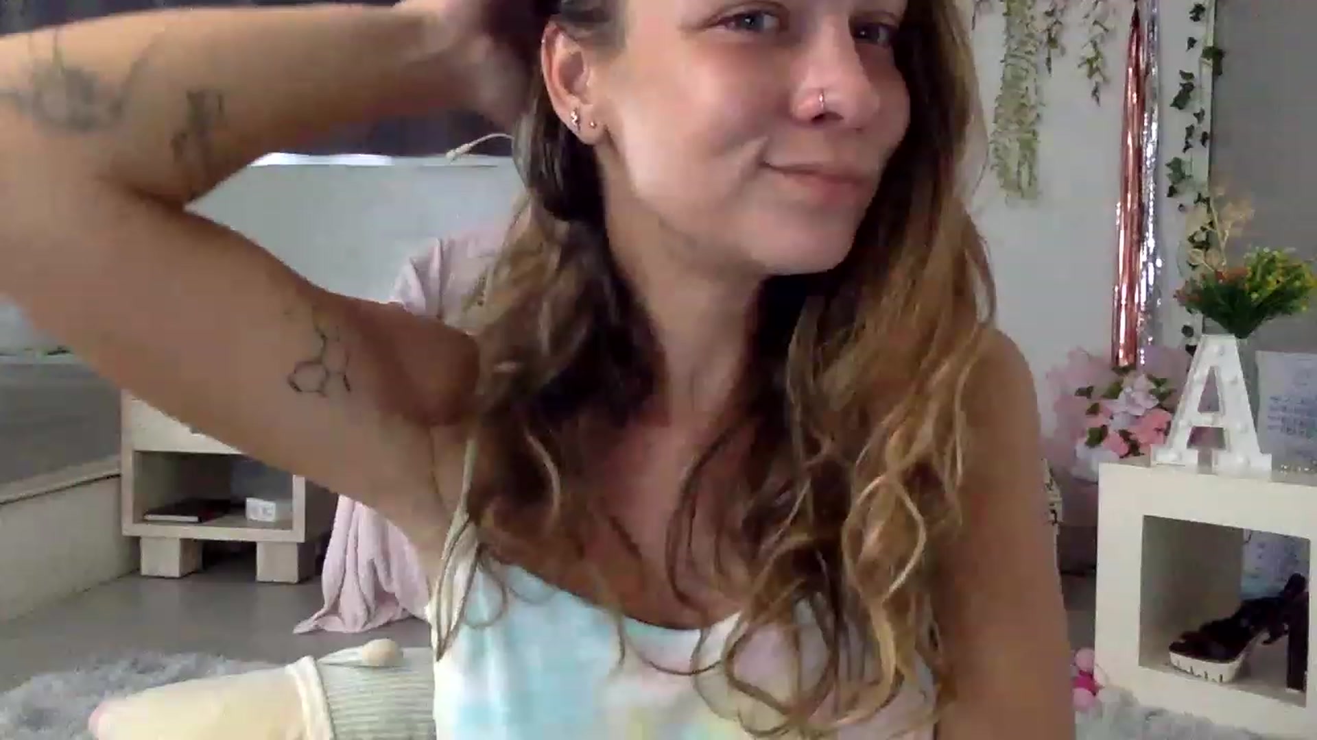 Gallery image thumbnail from Qi_ra's myfreecams stream on, 02/27/2023, 06:36 image 3 of 20