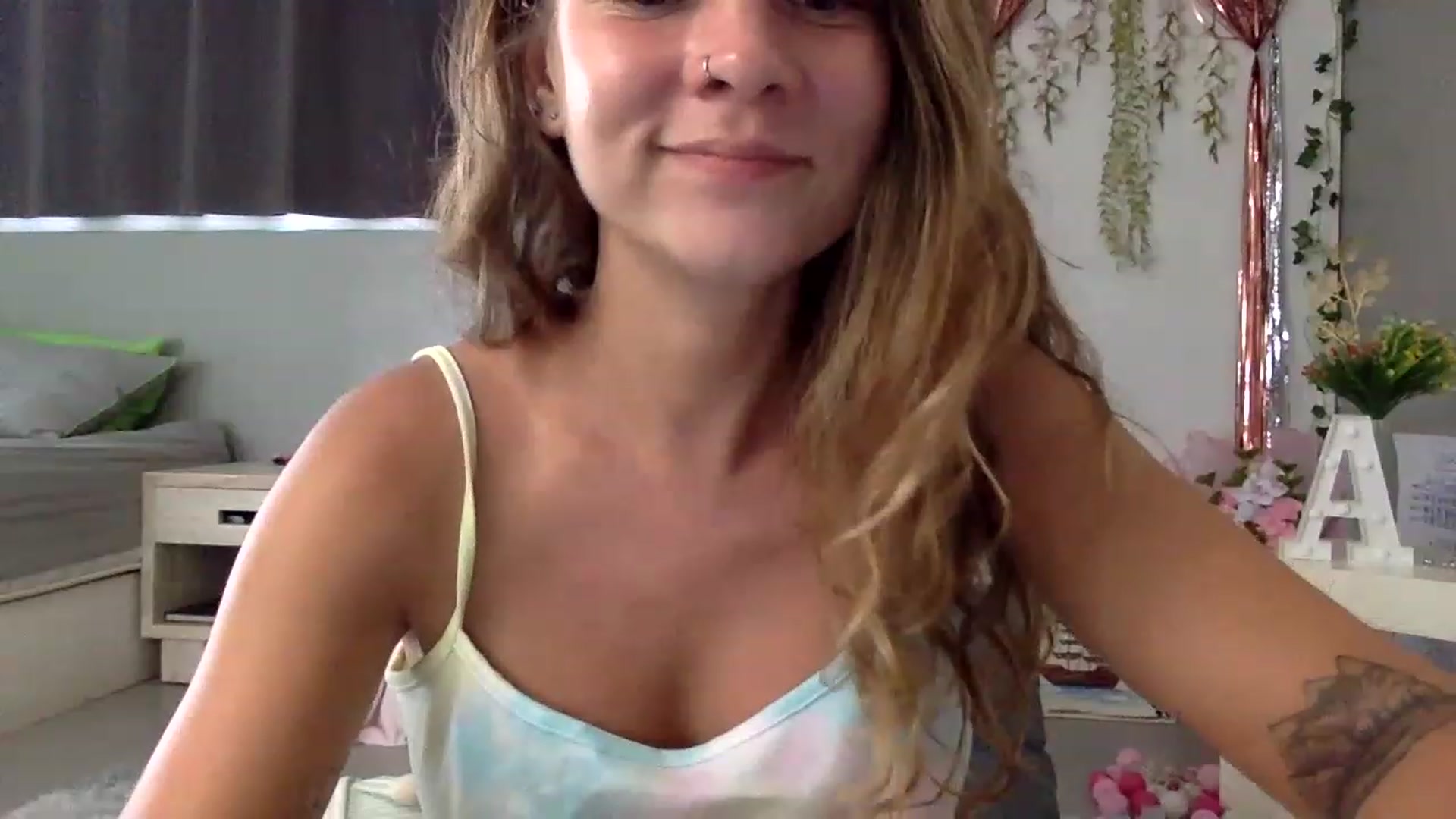 Gallery image thumbnail from Qi_ra's myfreecams stream on, 02/27/2023, 06:36 image 11 of 20