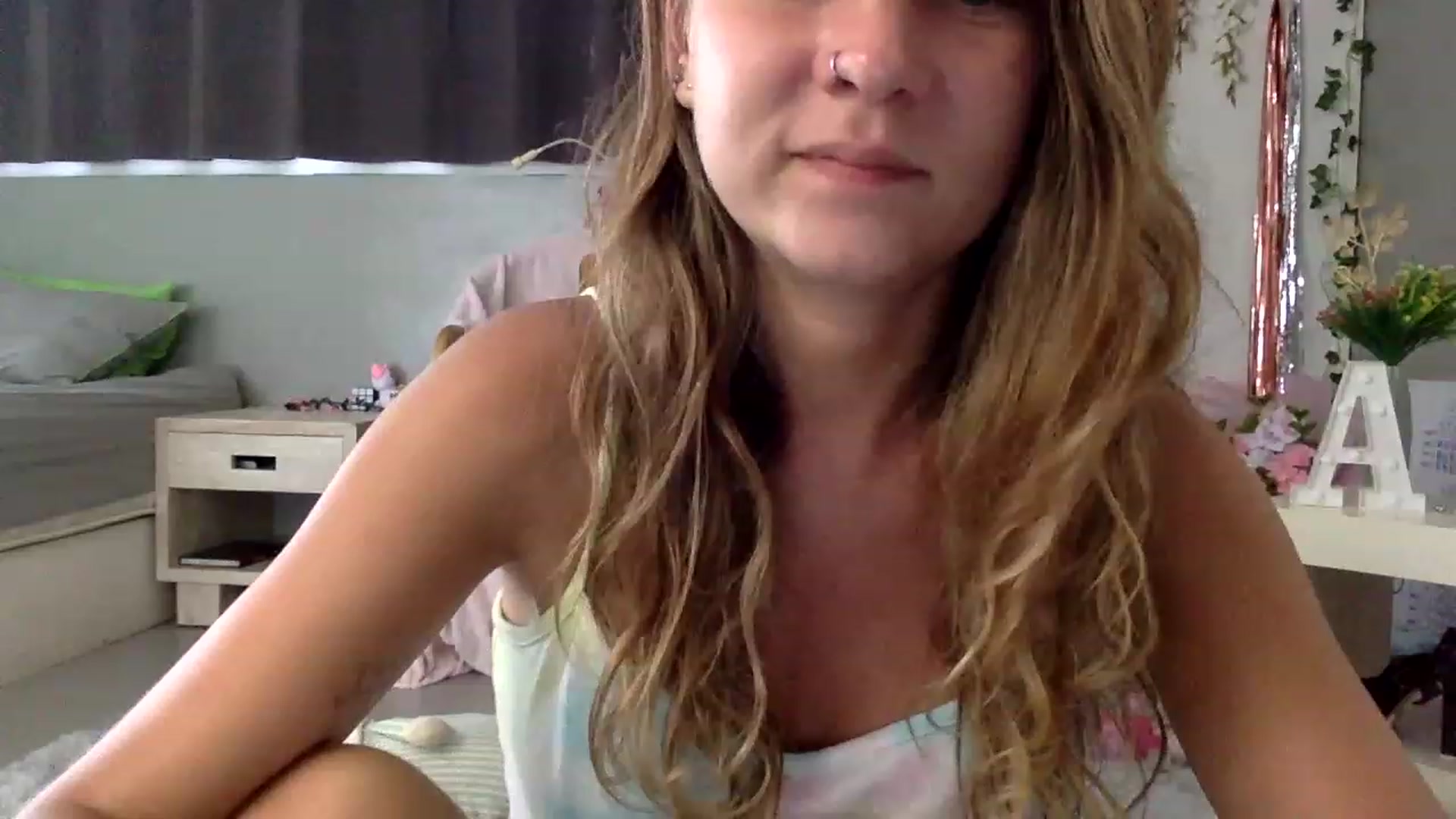 Gallery image thumbnail from Qi_ra's myfreecams stream on, 02/27/2023, 06:36 image 17 of 20