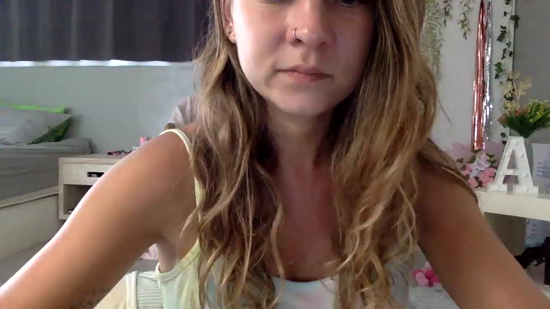 Gallery image thumbnail from Qi_ra's myfreecams stream on, 02/27/2023, 06:36 image 15 of 20