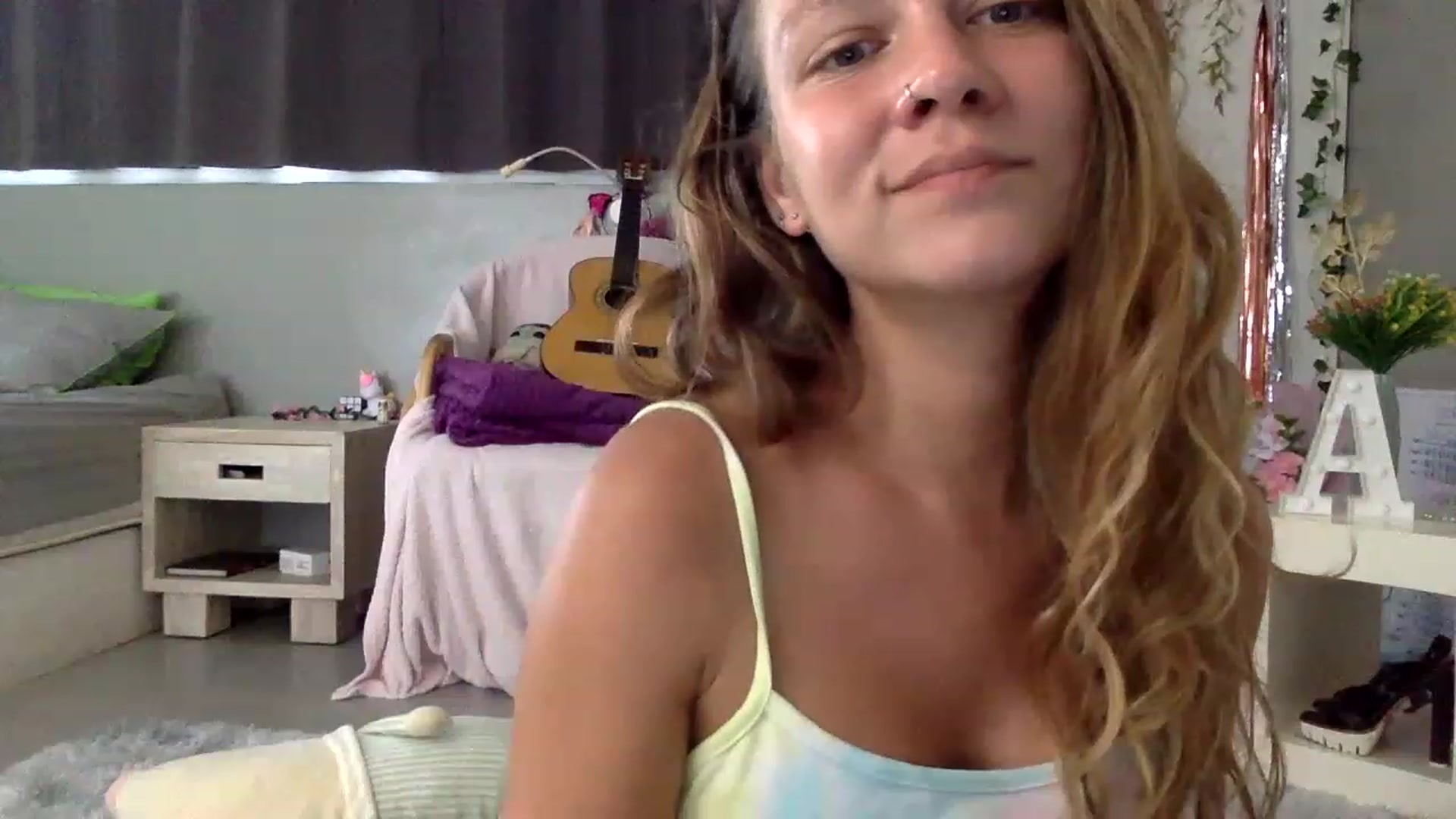 Gallery image thumbnail from Qi_ra's myfreecams stream on, 02/27/2023, 06:36 image 7 of 20
