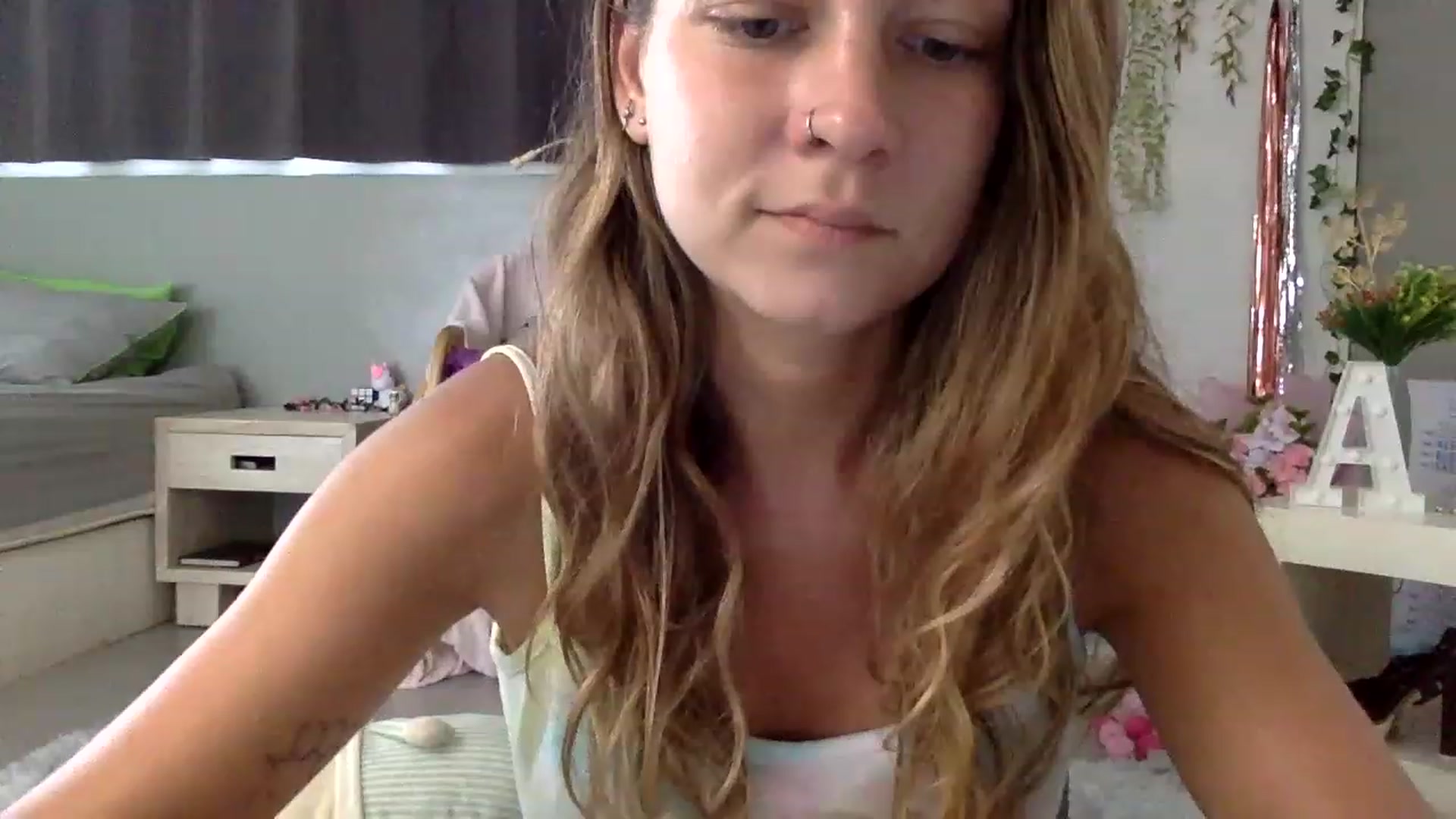 Gallery image thumbnail from Qi_ra's myfreecams stream on, 02/27/2023, 06:36 image 14 of 20