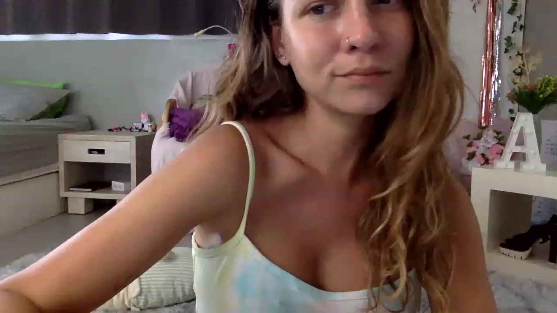 Gallery image thumbnail from Qi_ra's myfreecams stream on, 02/27/2023, 06:36 image 20 of 20