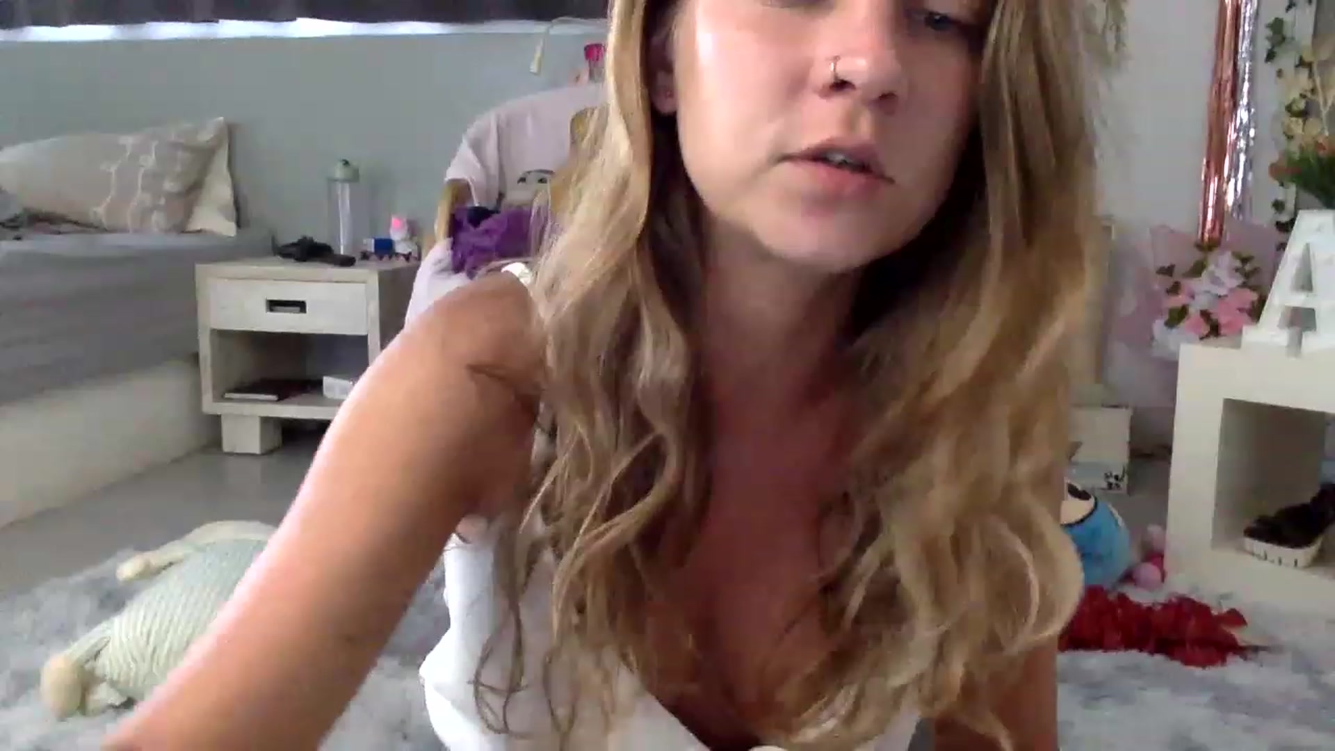 Gallery image thumbnail from Qi_ra's myfreecams stream on, 03/07/2023, 08:21 image 8 of 20