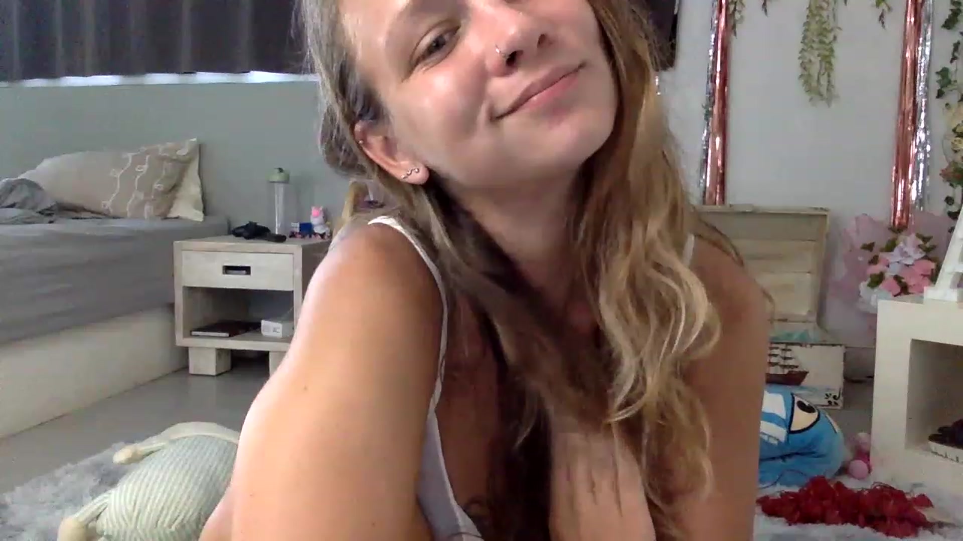 Gallery image thumbnail from Qi_ra's myfreecams stream on, 03/07/2023, 08:21 image 14 of 20