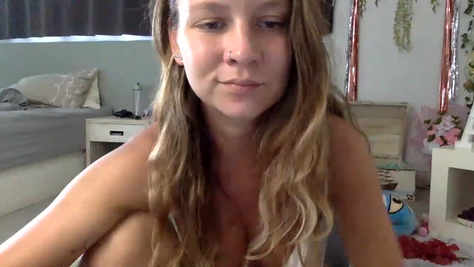 Gallery image thumbnail from Qi_ra's myfreecams stream on, 03/07/2023, 08:21 image 15 of 20