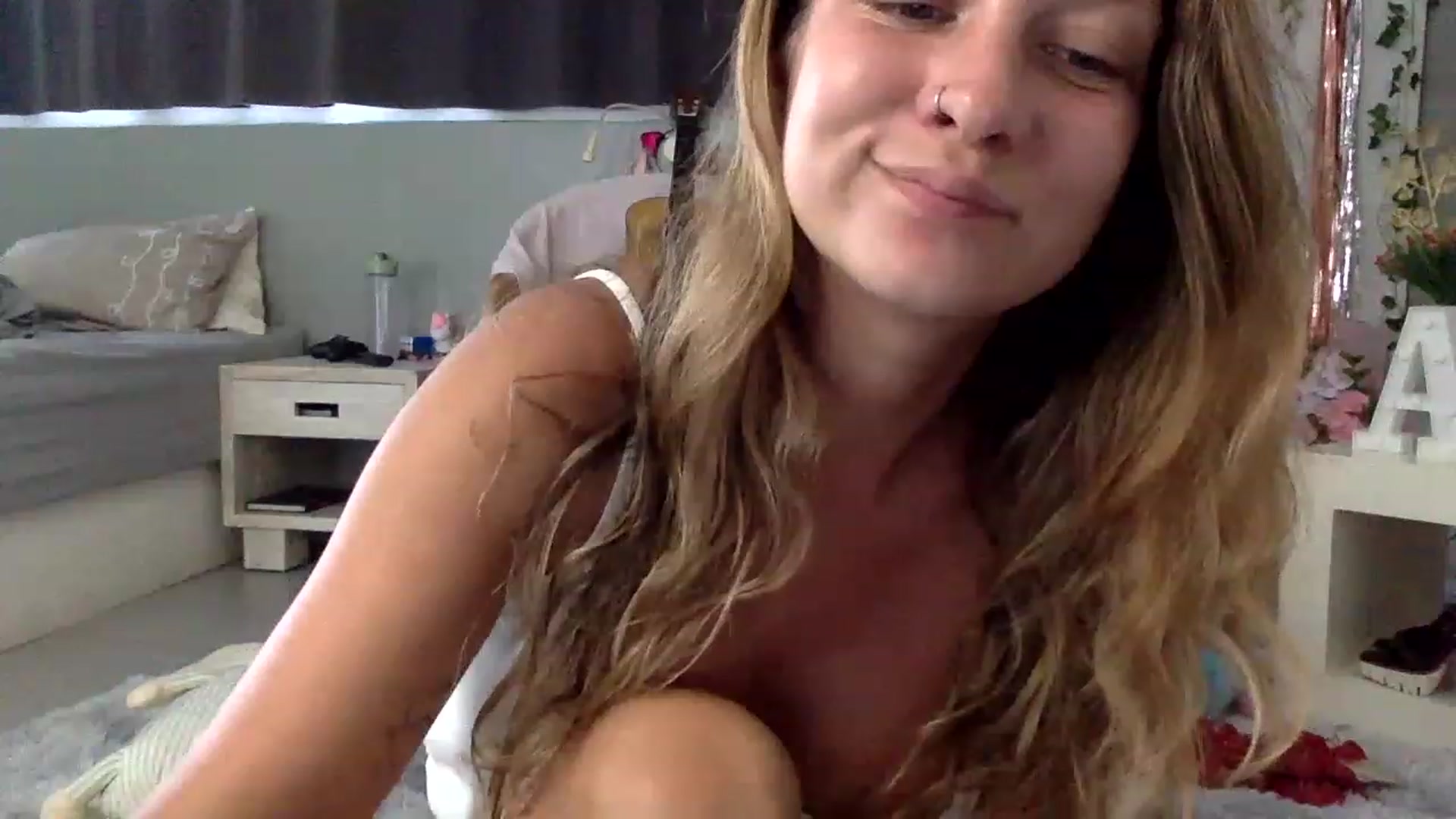 Gallery image thumbnail from Qi_ra's myfreecams stream on, 03/07/2023, 08:21 image 9 of 20