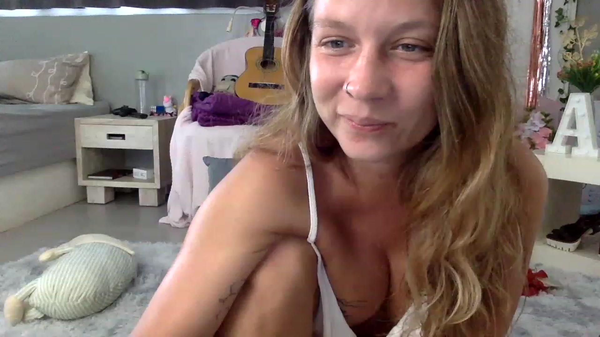 Gallery image thumbnail from Qi_ra's myfreecams stream on, 03/07/2023, 08:21 image 5 of 20