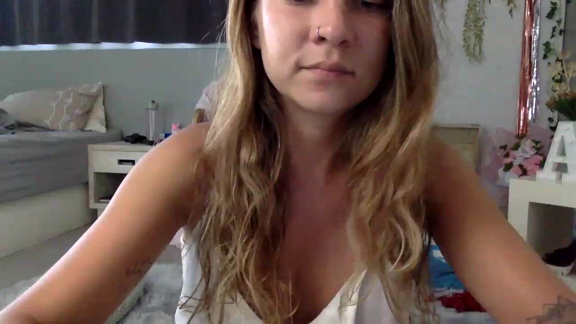 Gallery image thumbnail from Qi_ra's myfreecams stream on, 03/07/2023, 08:21 image 12 of 20