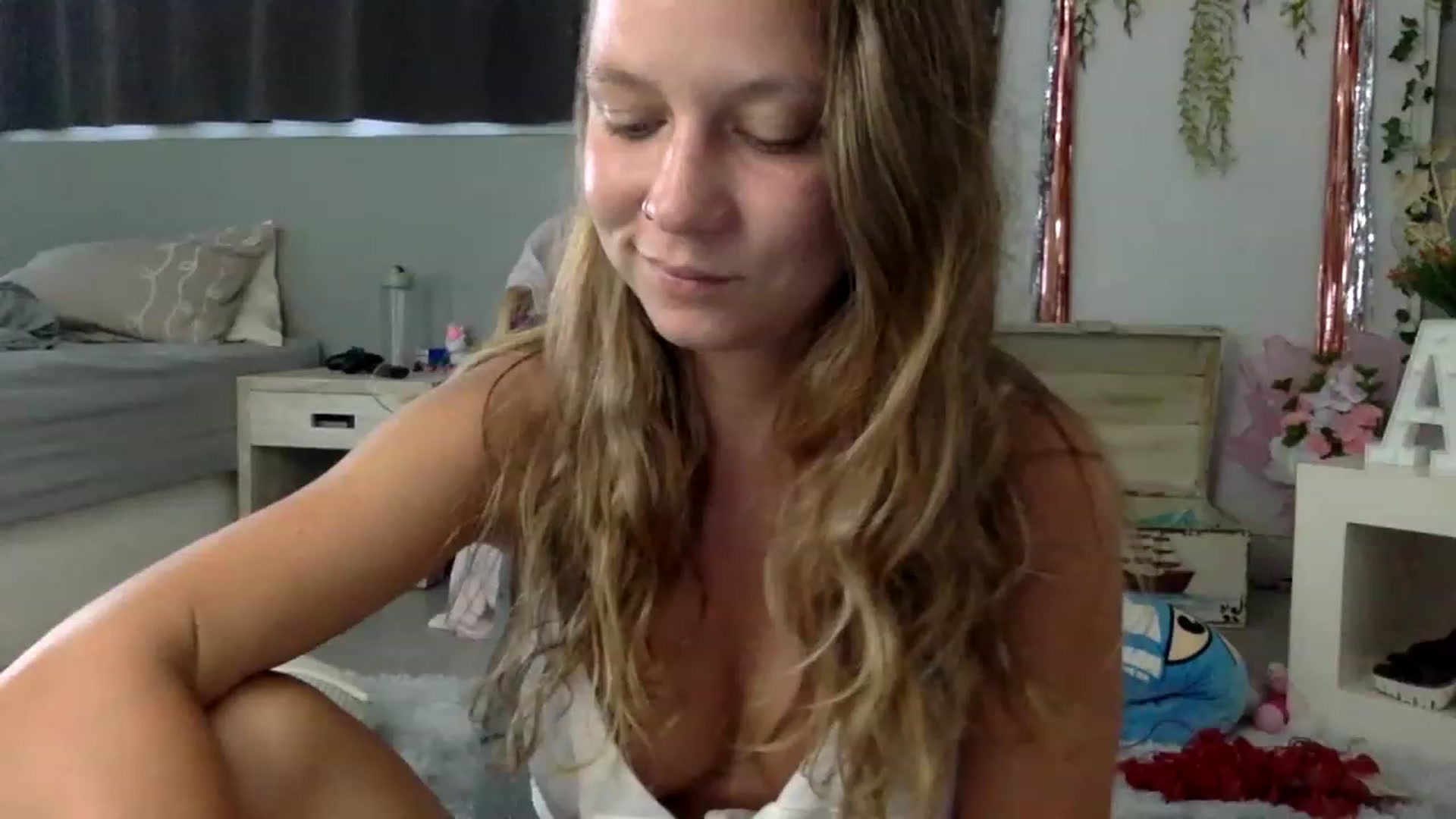 Gallery image thumbnail from Qi_ra's myfreecams stream on, 03/07/2023, 09:03 image 11 of 20
