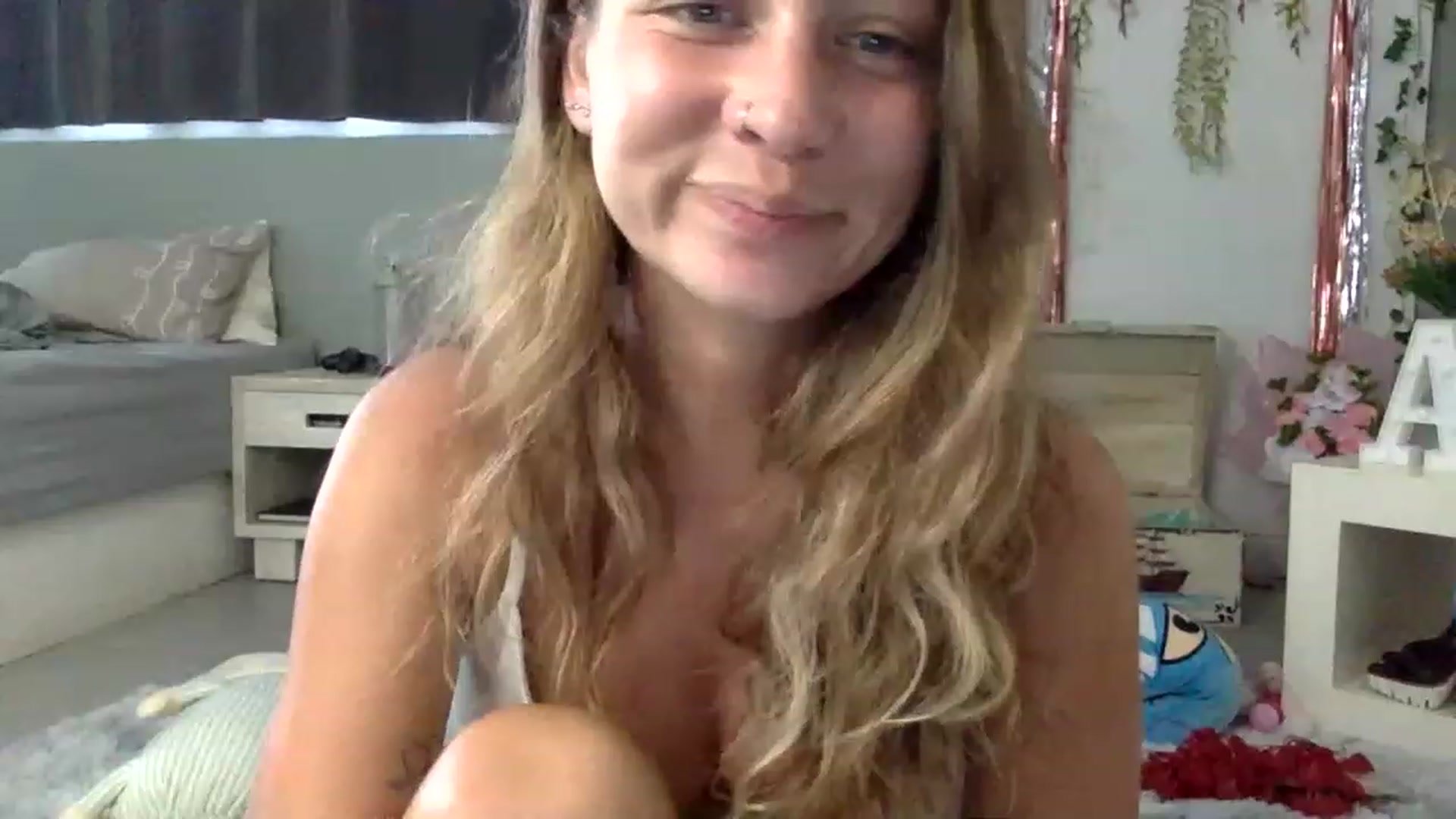 Gallery image thumbnail from Qi_ra's myfreecams stream on, 03/07/2023, 09:03 image 5 of 20