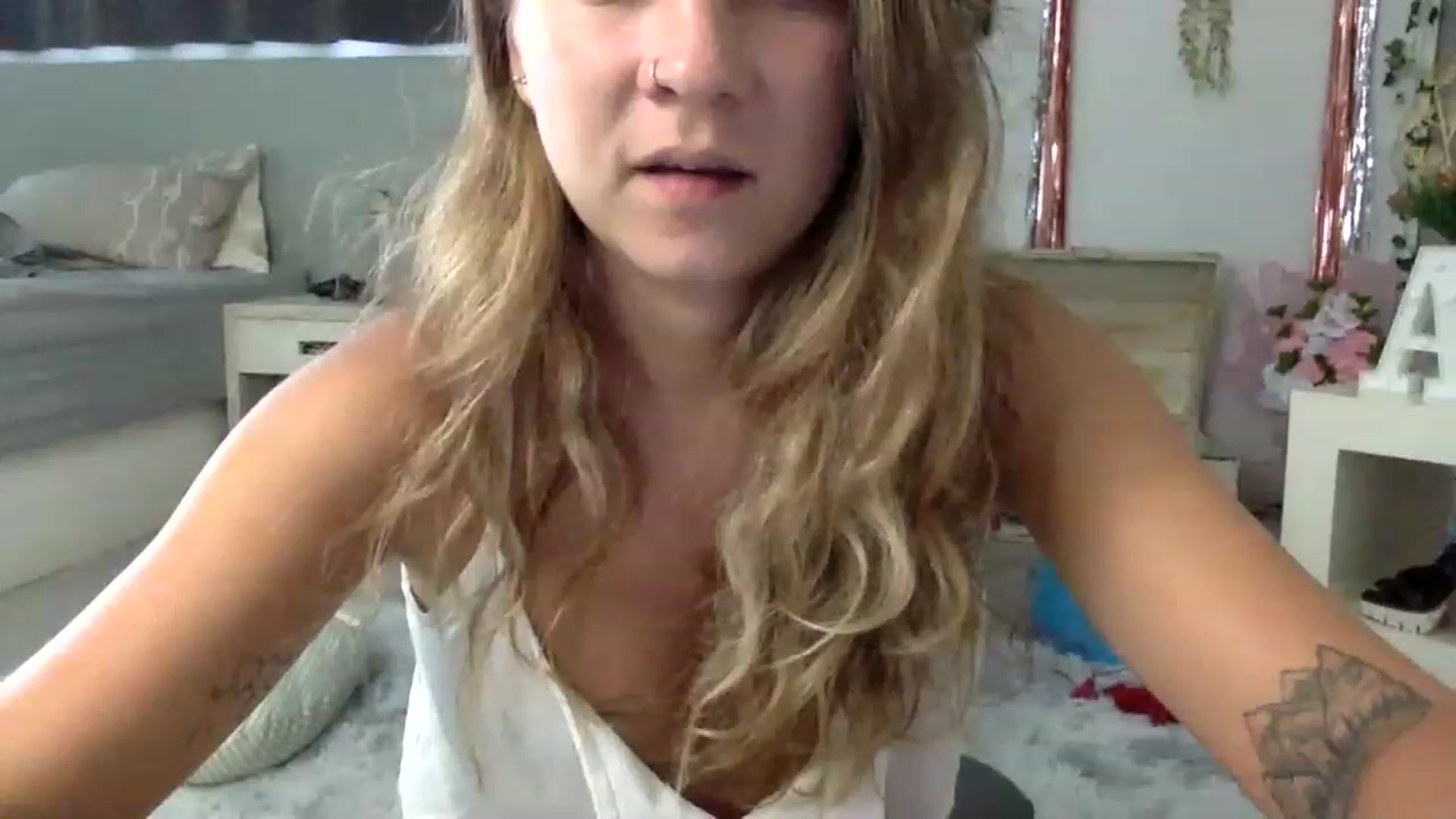 Gallery image thumbnail from Qi_ra's myfreecams stream on, 03/07/2023, 09:03 image 2 of 20